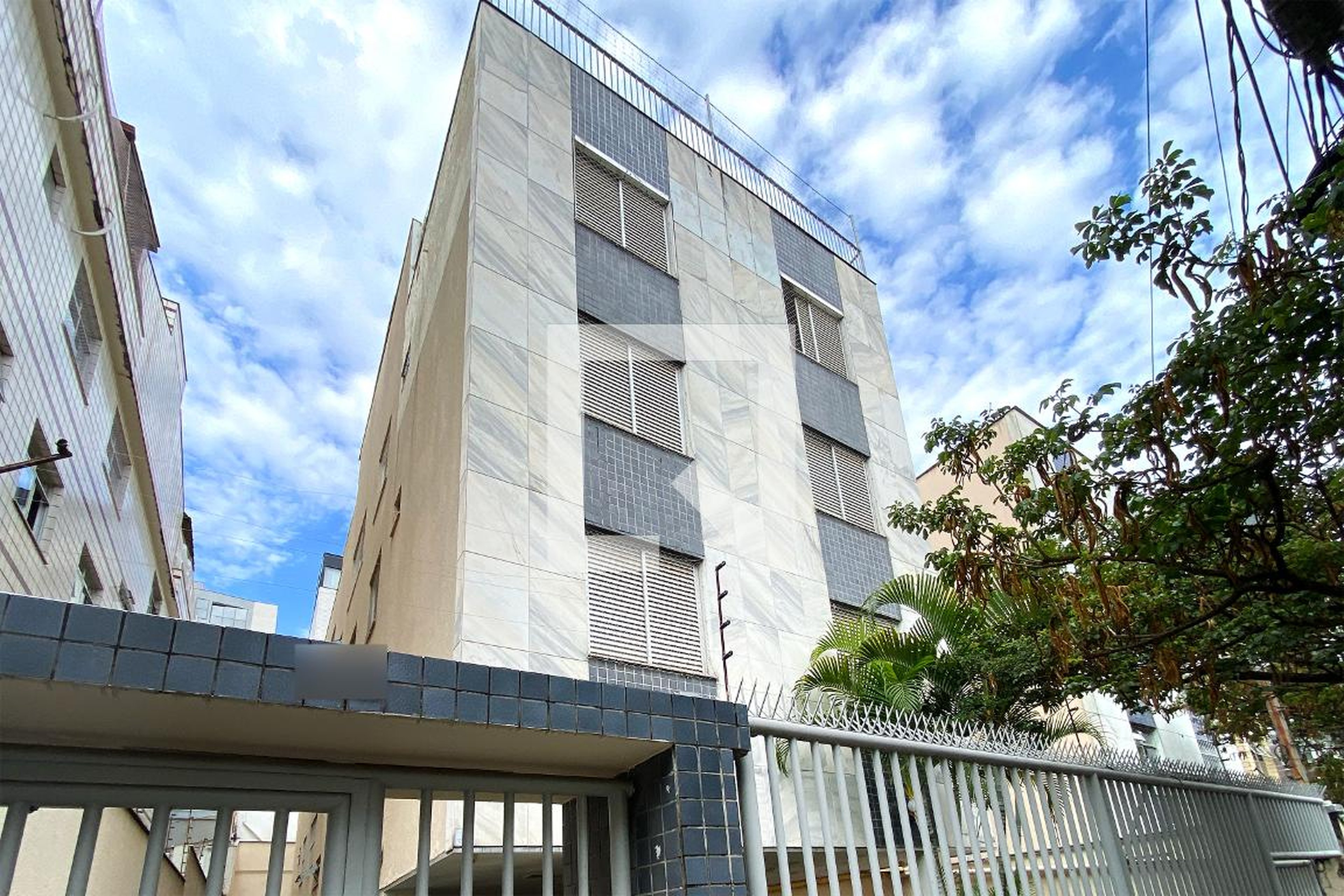 Fachada Condomínio em Rua Cardeal Stepinac, 592