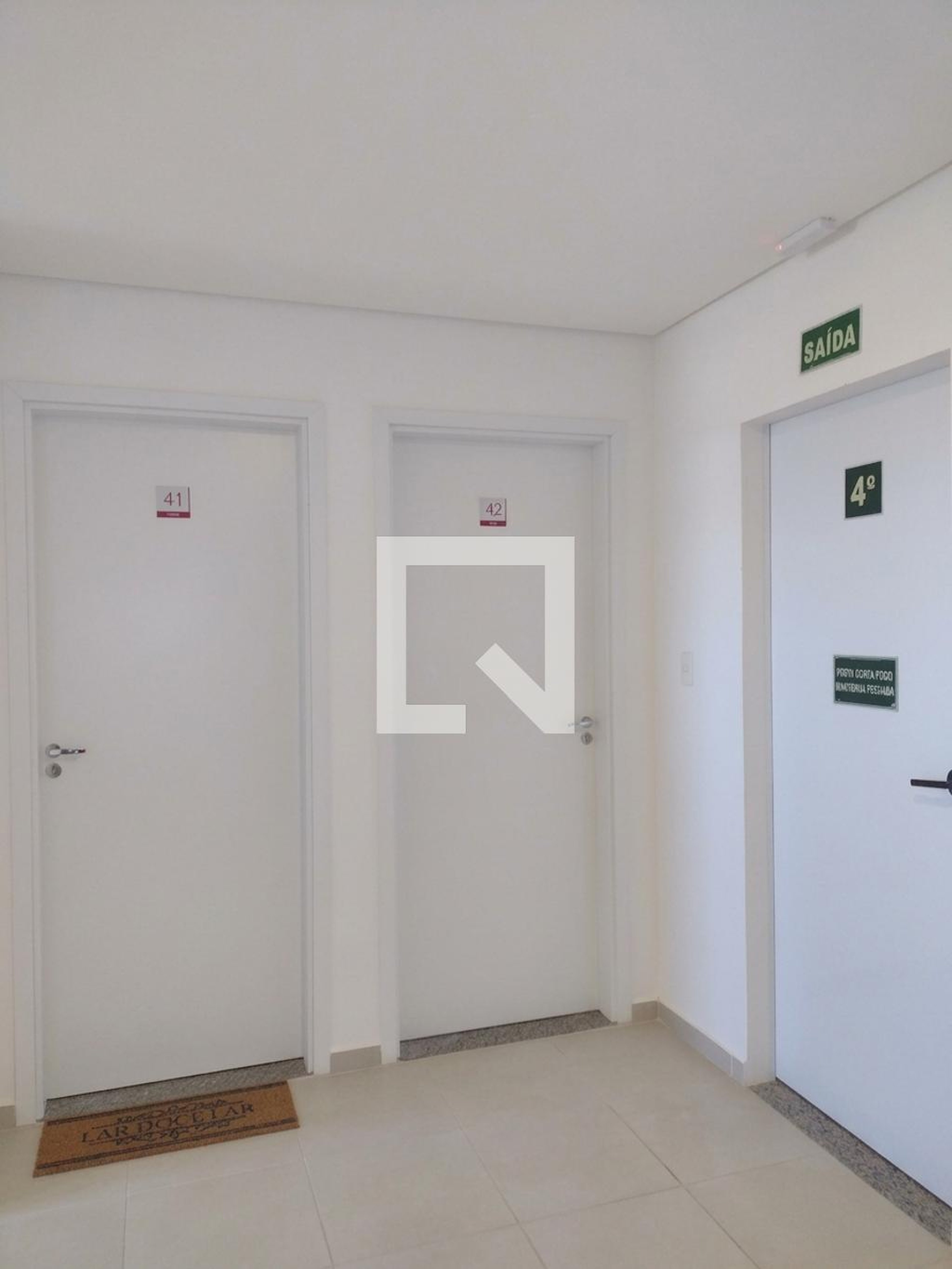 Hall de Entrada - Residencial Lírios - Apartamentos
