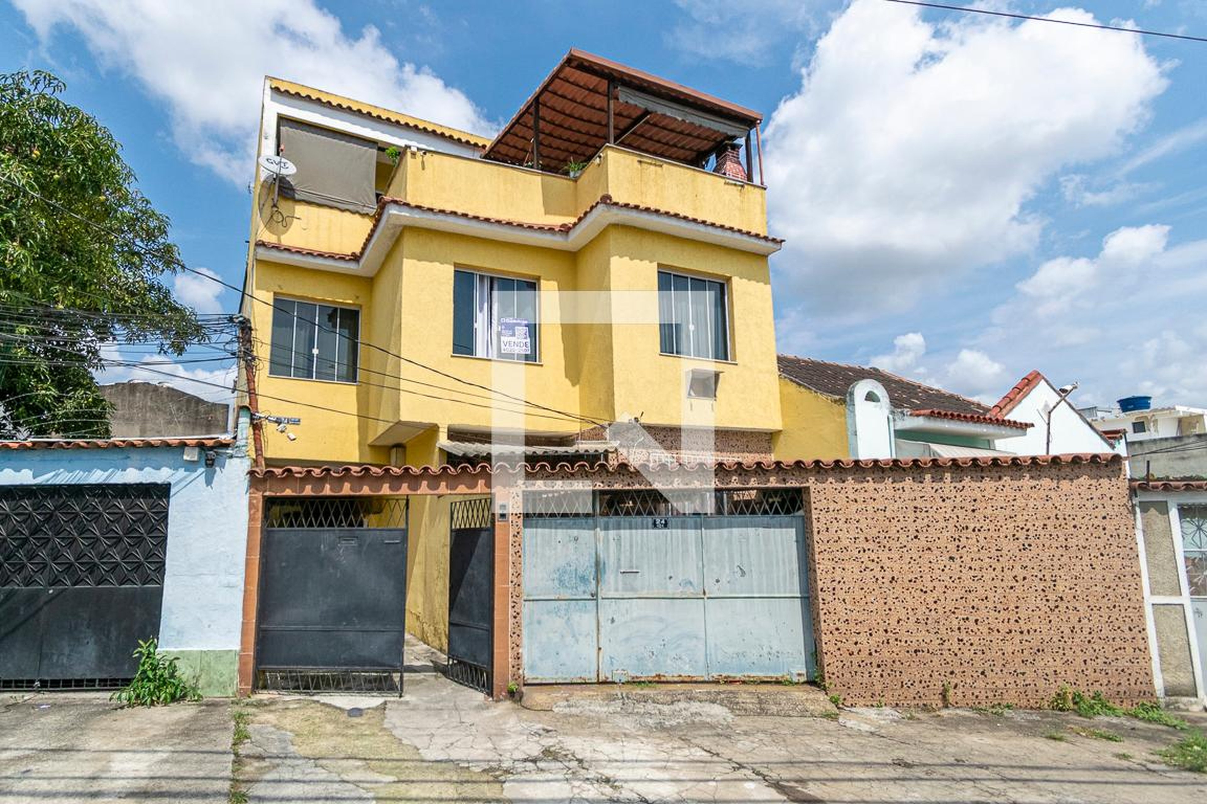 Fachada do Prédio Condomínio em Rua Guacira, 24