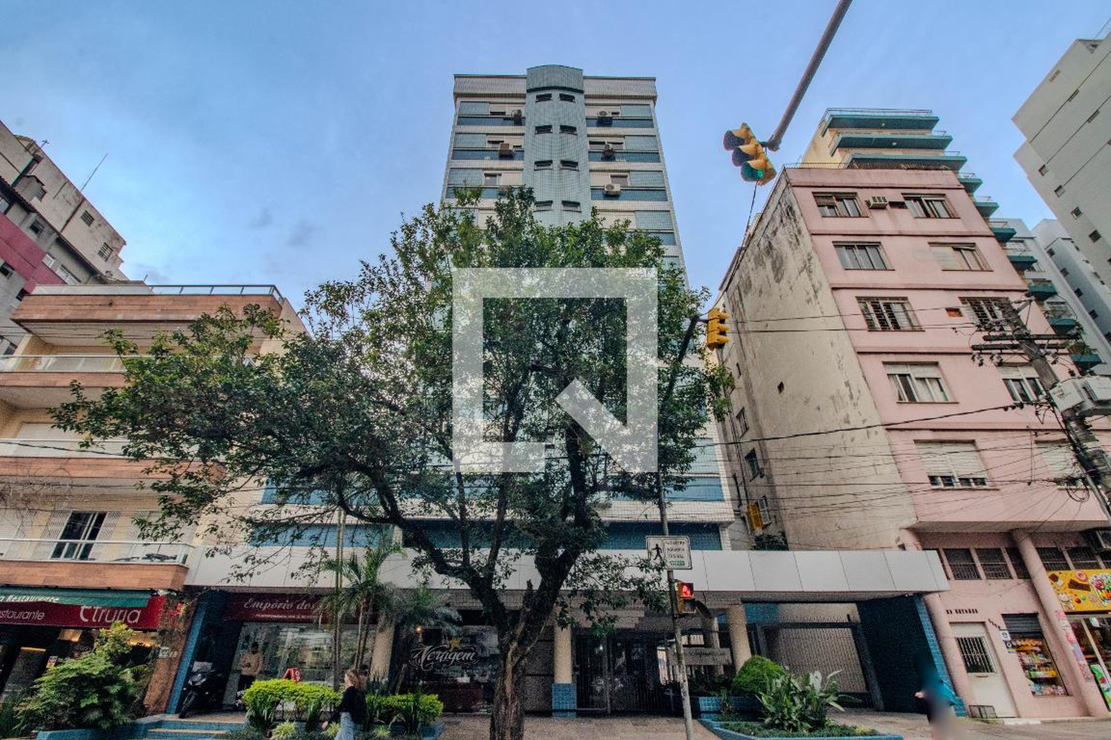 Fachada Condomínio em Avenida Independência, 1100