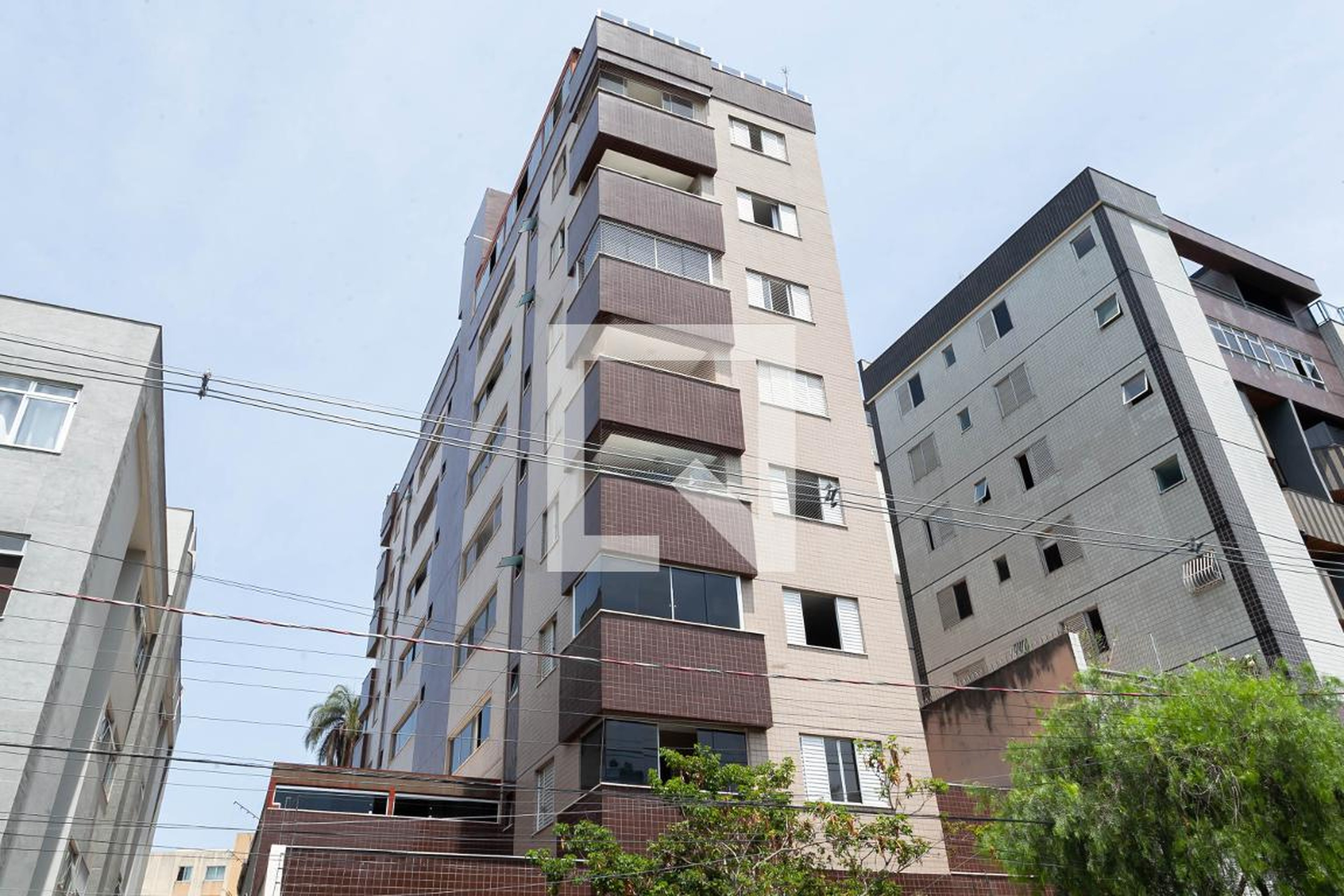 Fachada Condomínio em Rua Doutor Sylvio Menicucci, 711