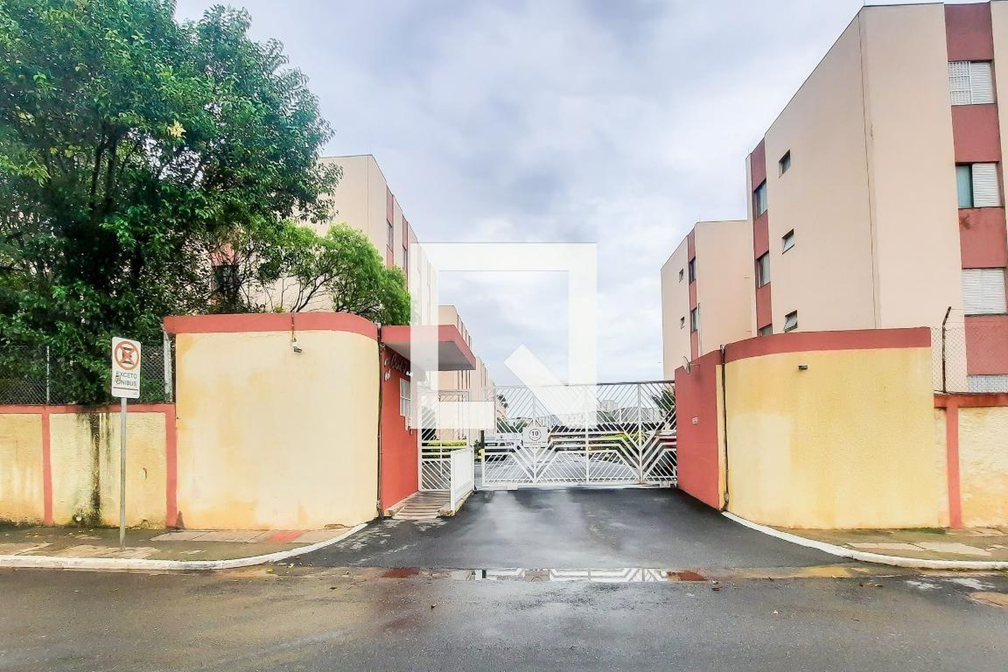 Fachada Condomínio em Rua Oswald de Andrade, 691