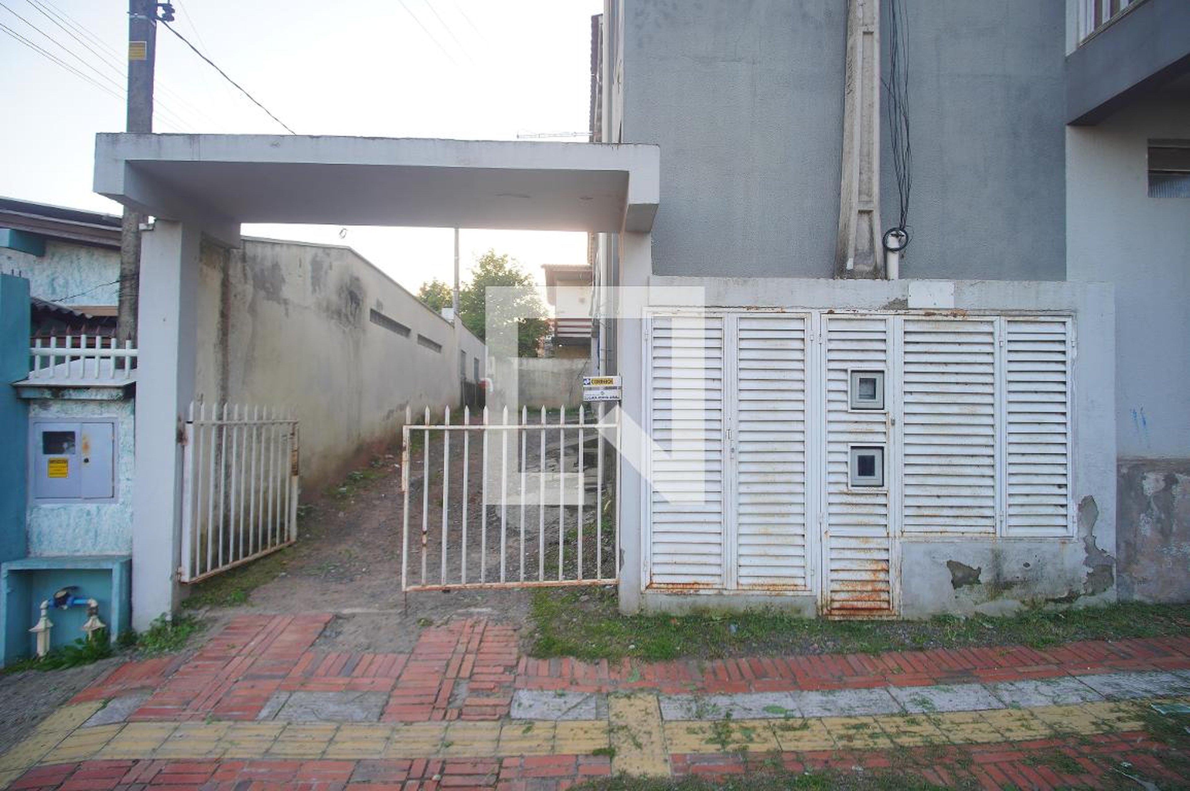 FACHADA Condomínio em Rua Carlos Gardel, 881