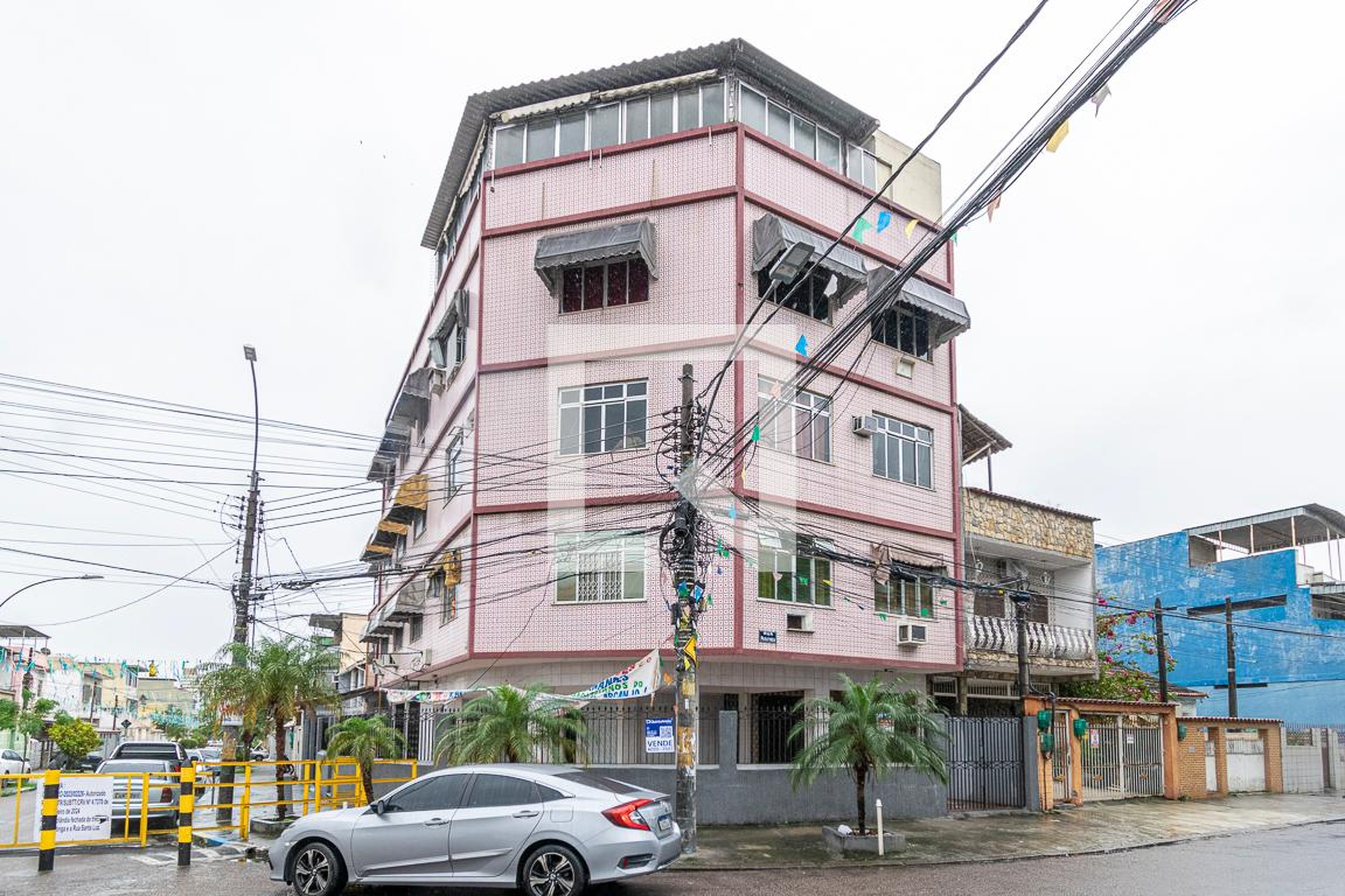 Fachada do Prédio Condomínio em Rua Petrolândia, 321