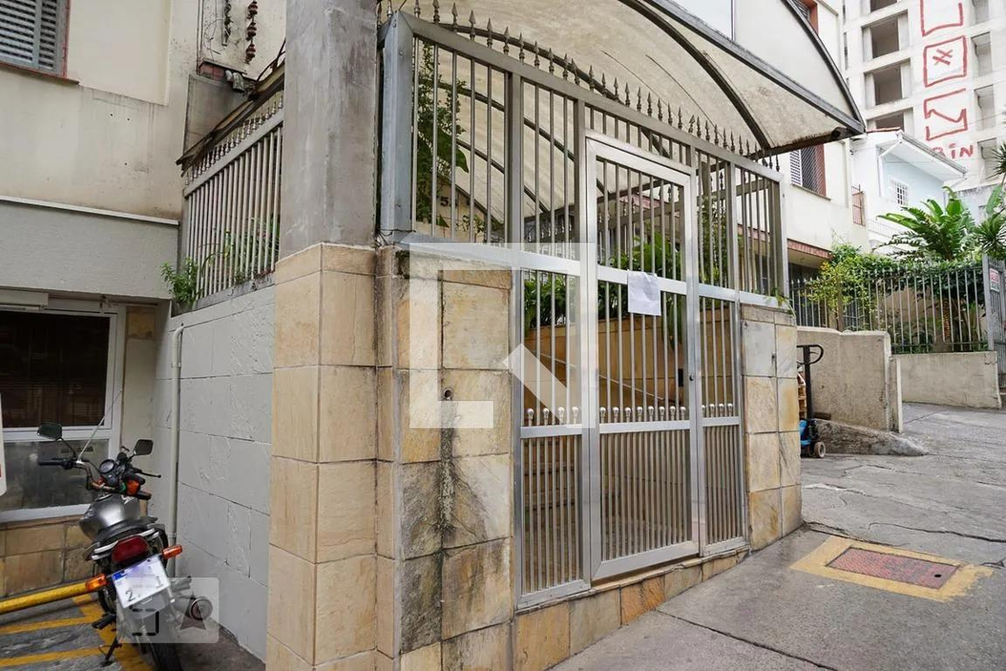 Fachada Condomínio em Rua Apiacás, 754