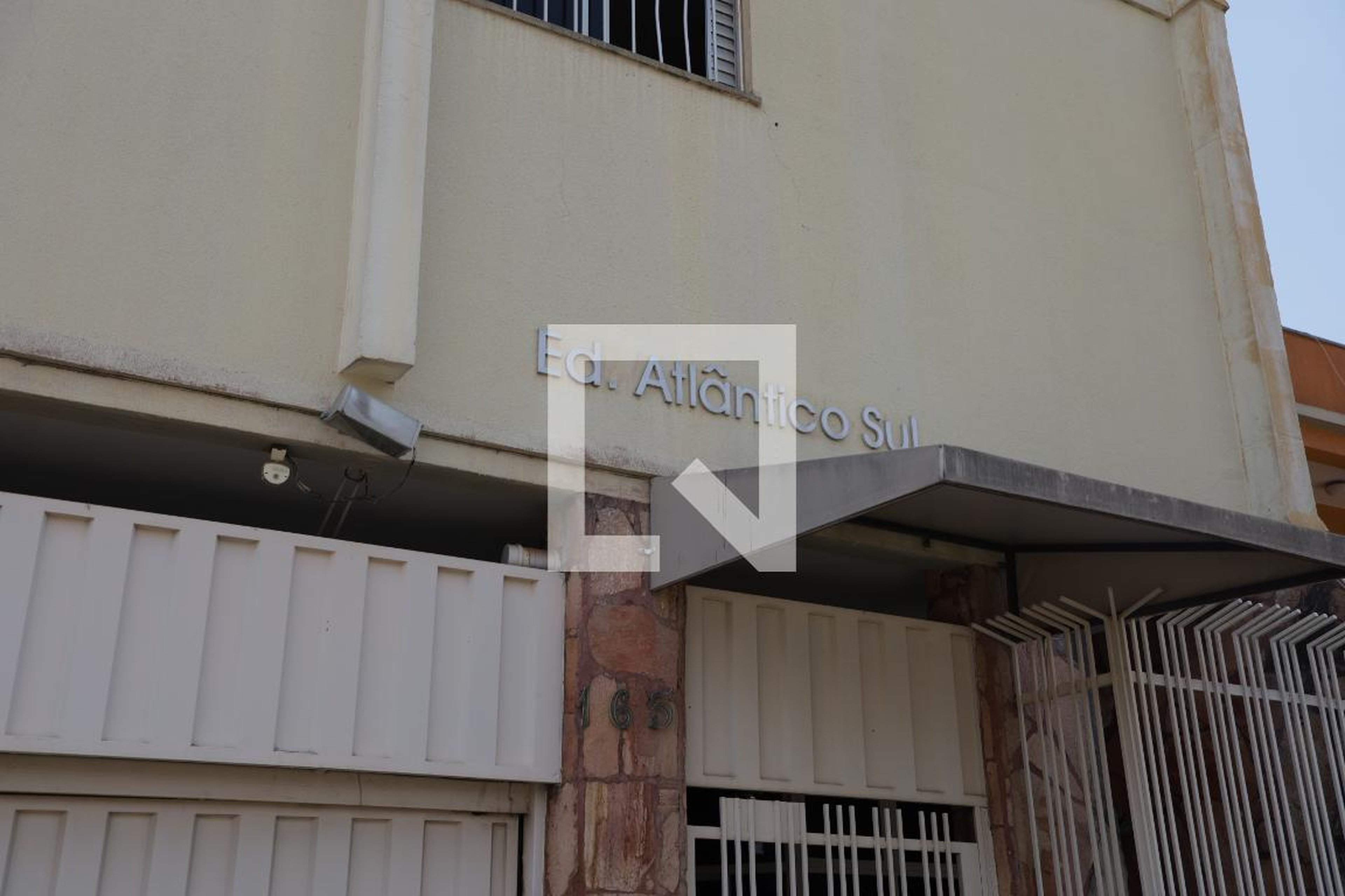 Fachada Condomínio em Rua 90, 165