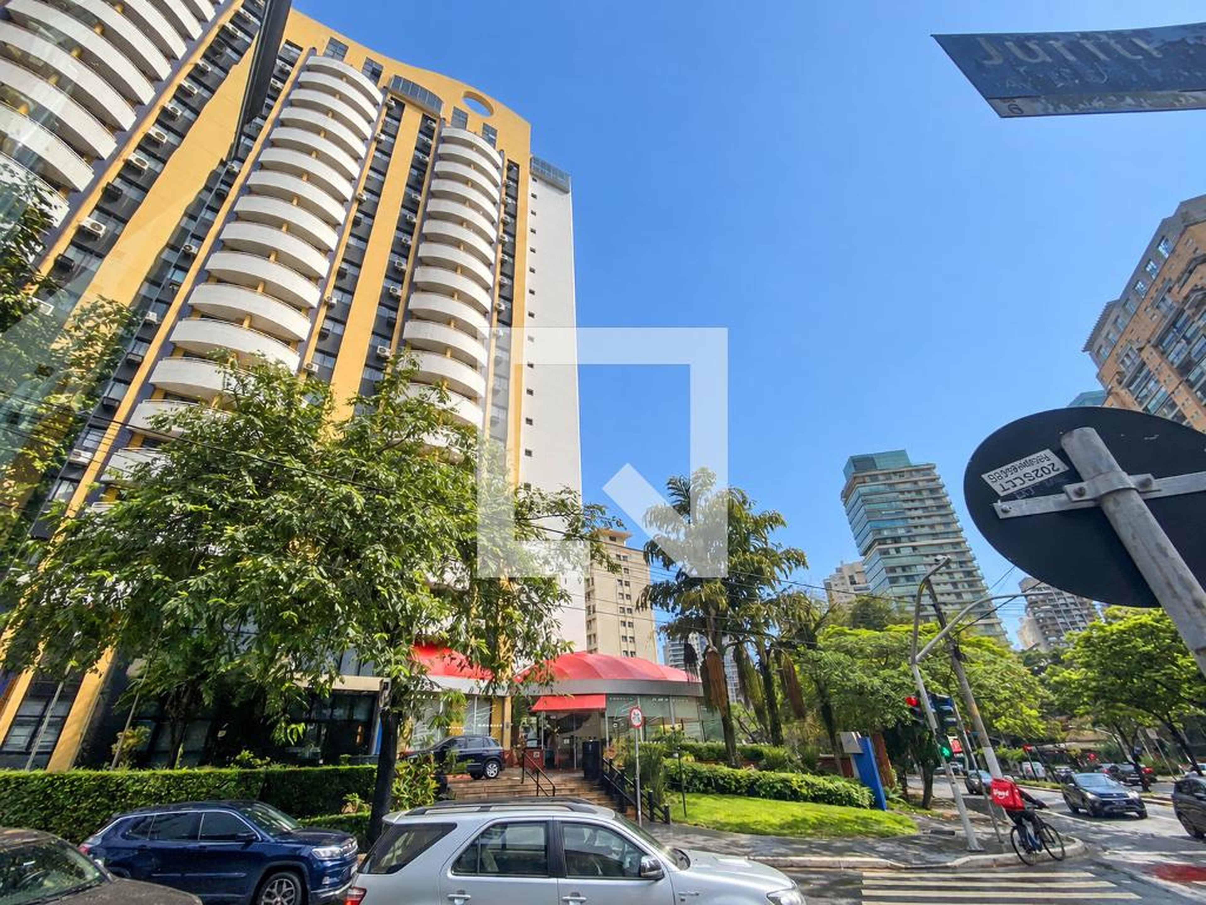Fachada Condomínio em Avenida Juriti, 6