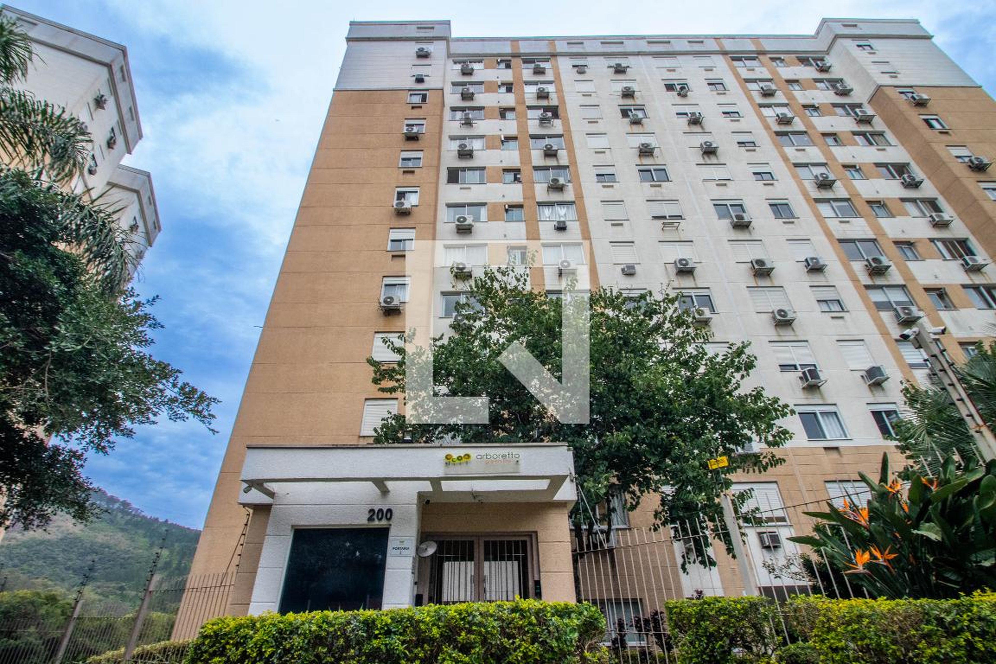 Fachada Condomínio em Rua Carlos Reverbel, 201