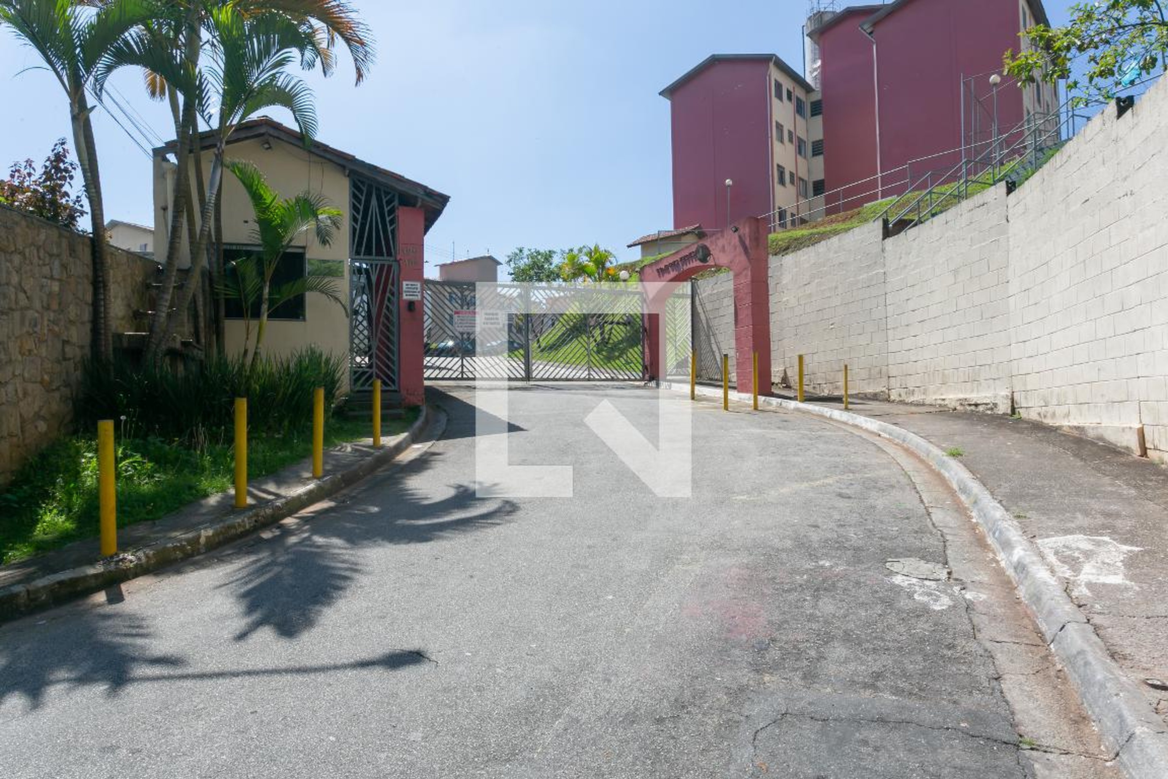 Fachada do Condomínio Condomínio em Rua Cambará Branco, 104