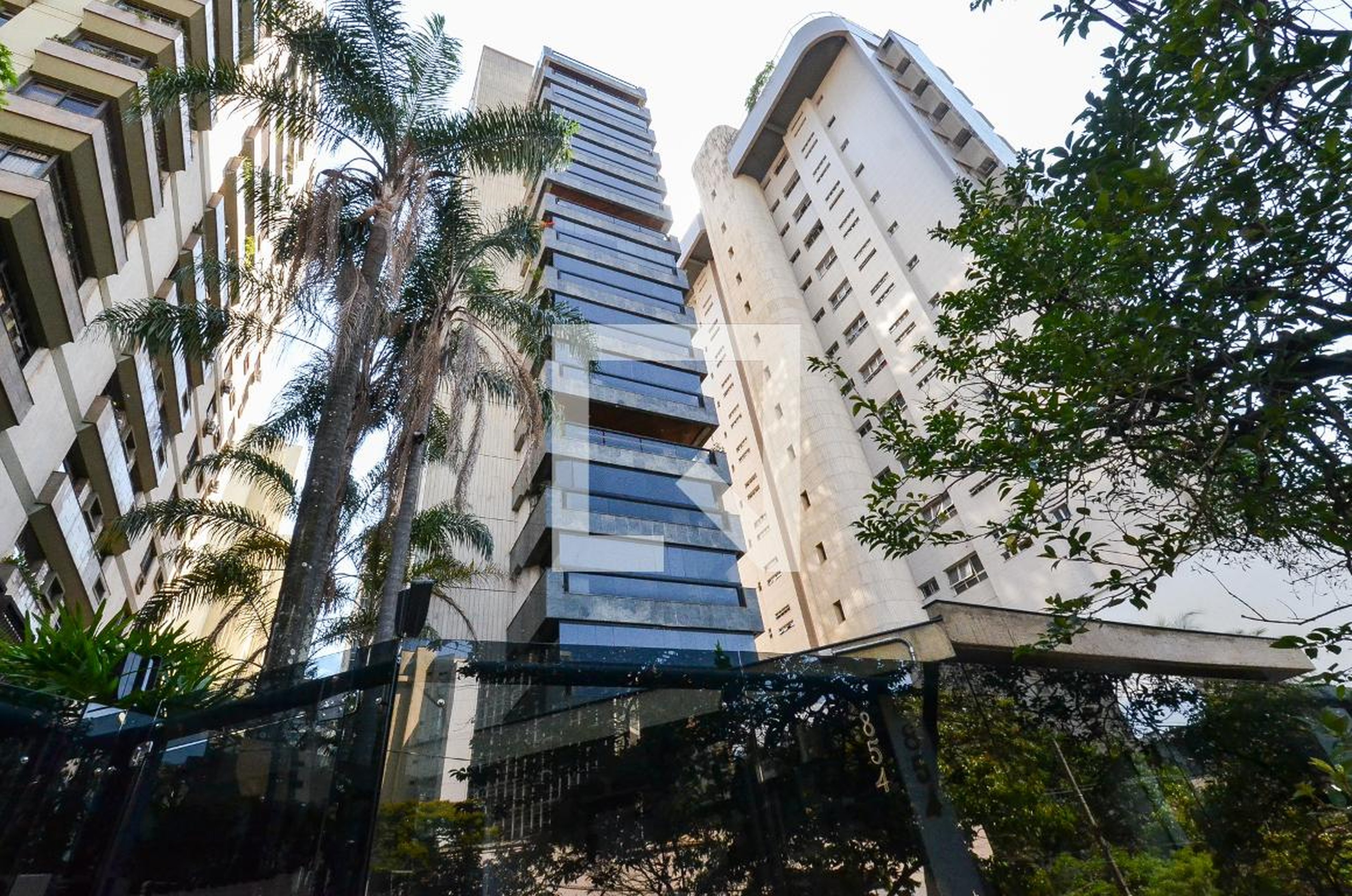 Fachada Condomínio em Rua Alvarenga Peixoto, 854