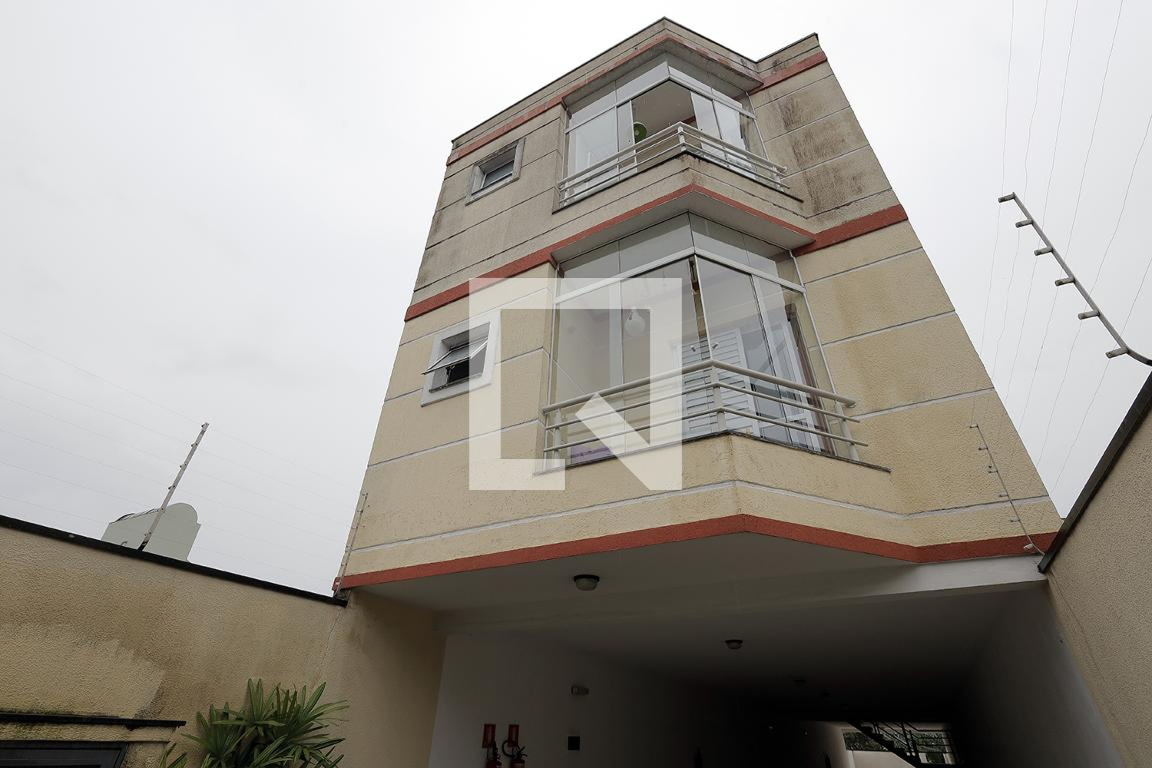 Fachada Condomínio em Rua Luís Guimarães, 92
