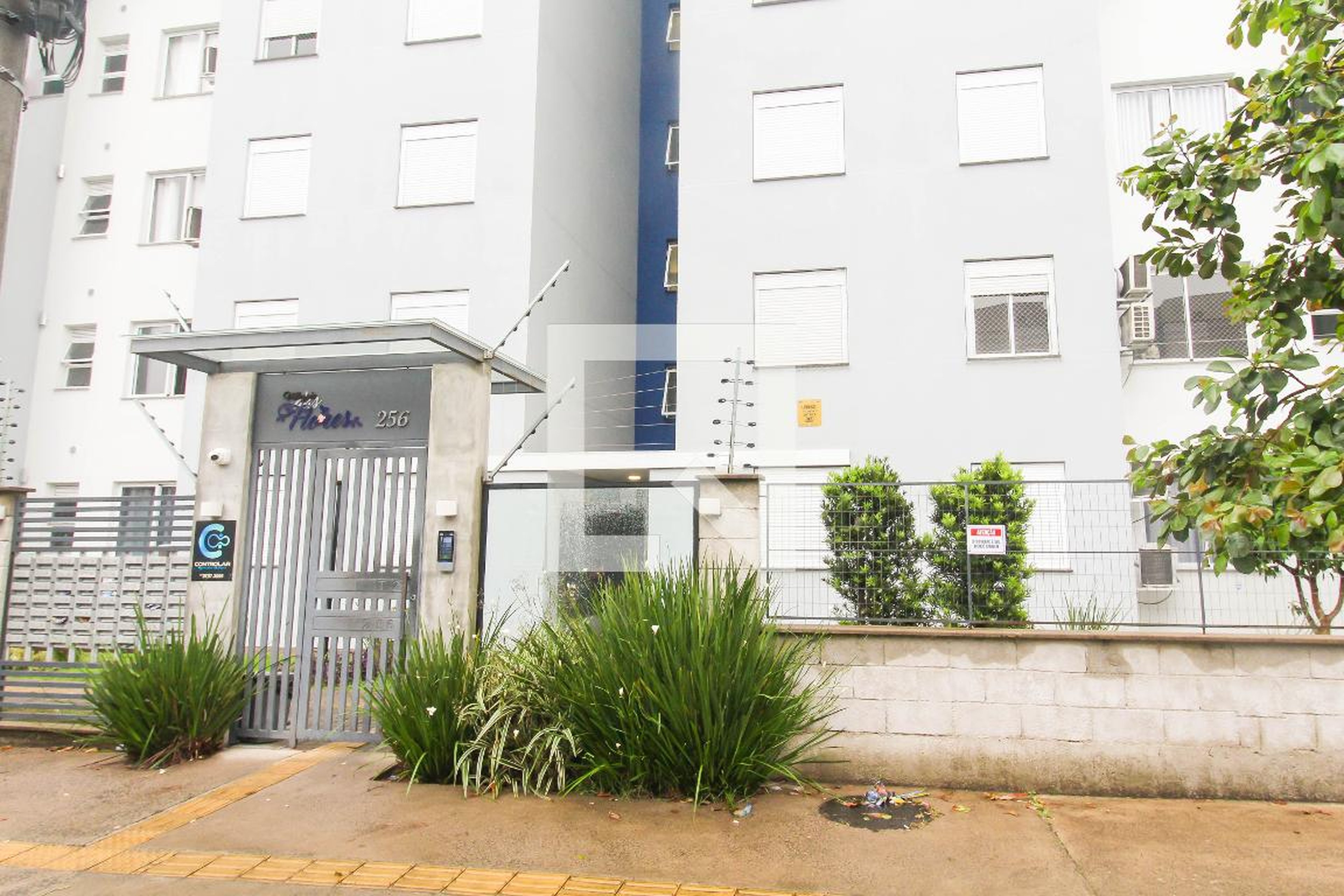 Fachada Condomínio em Rua Carlos Alberto Lauermann Nunes, 256