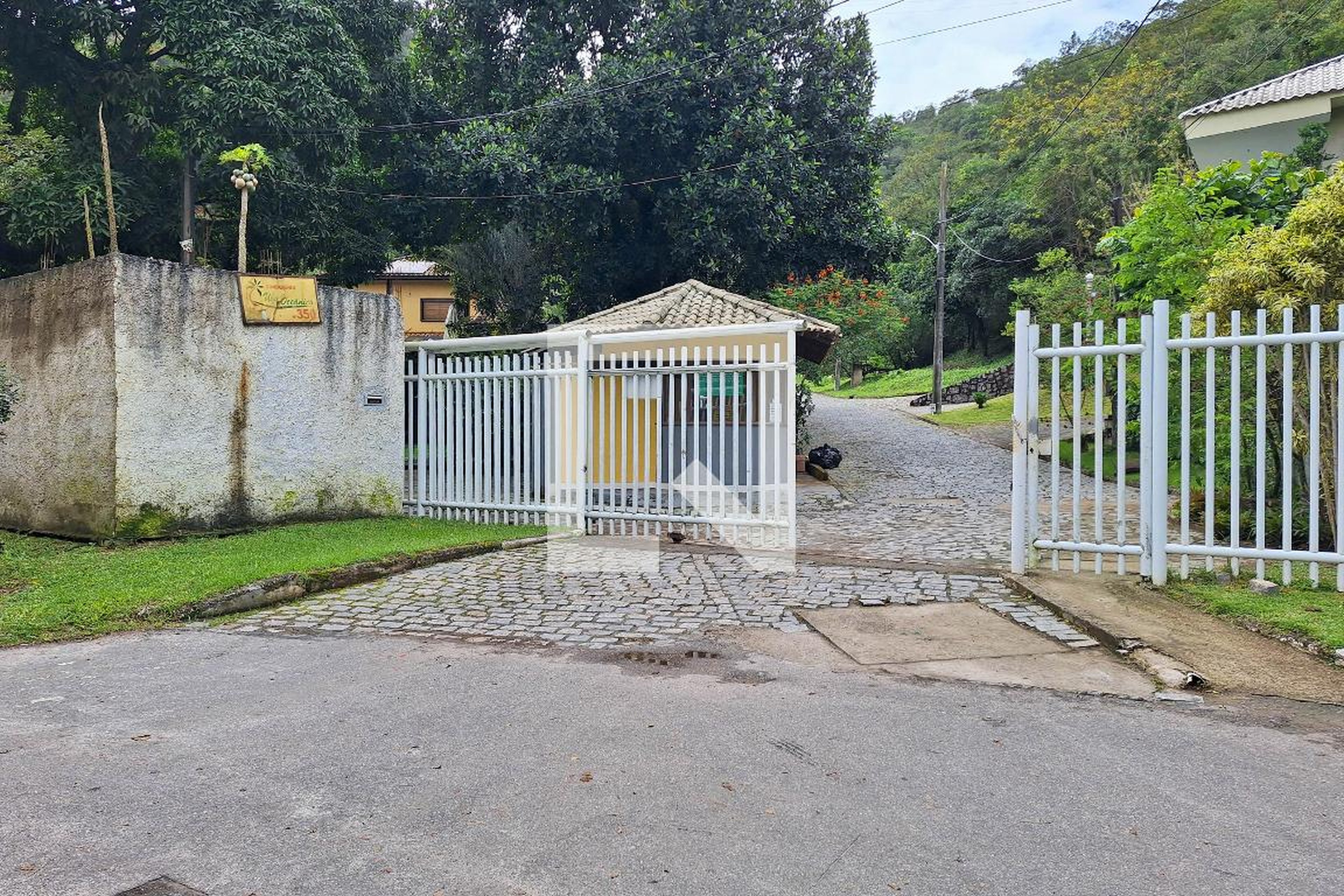 Fachada Condomínio em Estrada Frei Orlando, 350