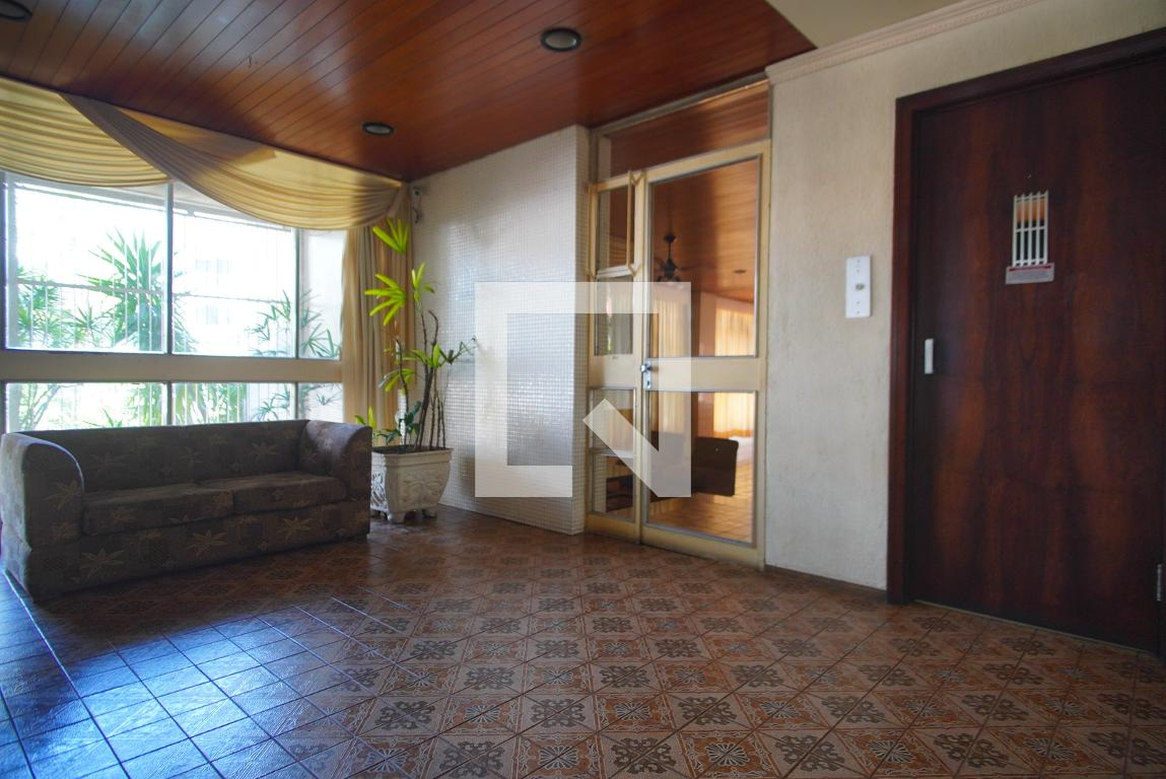 Hall de Entrada Condomínio em Rua Murilo Furtado, 25