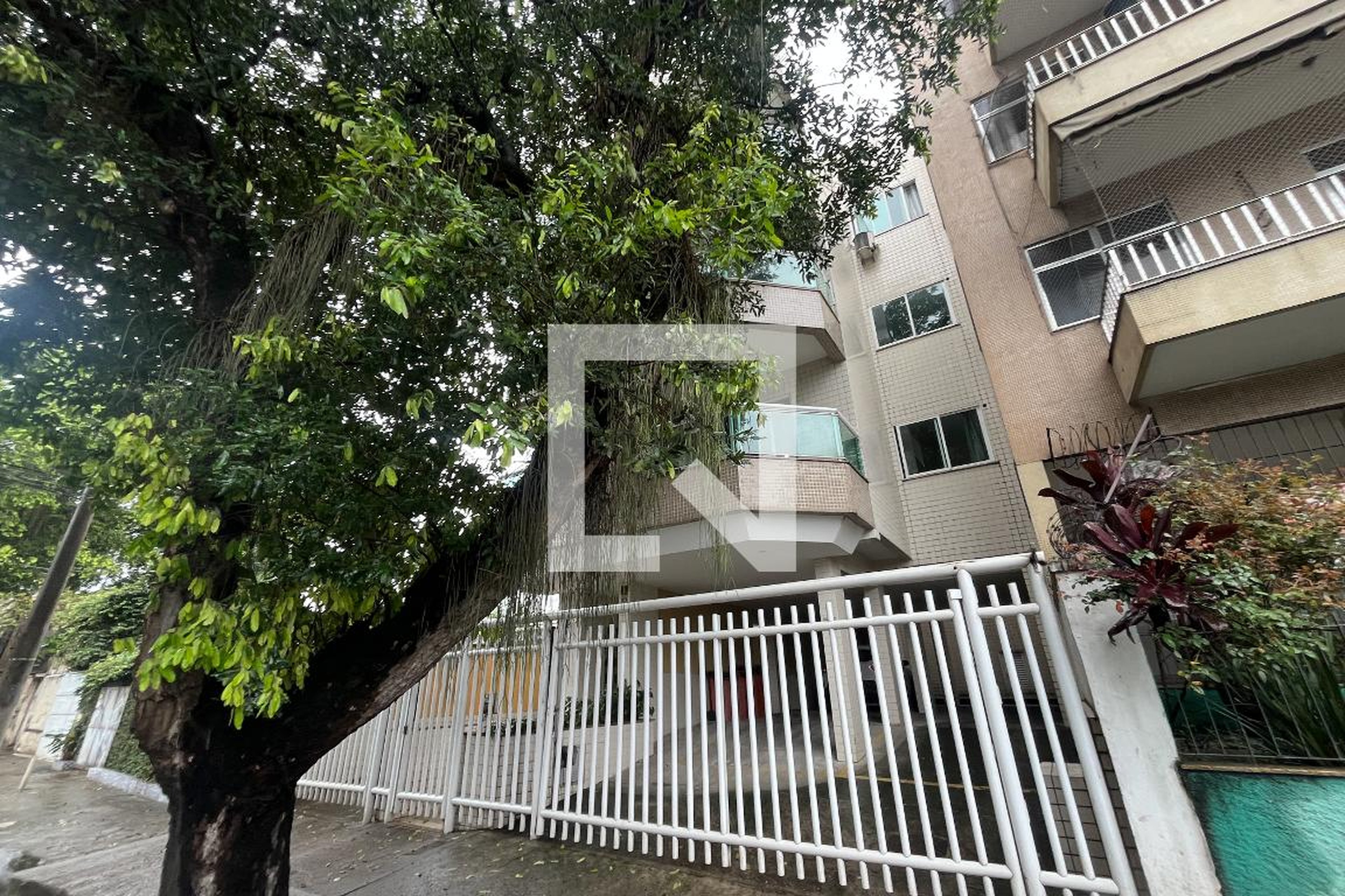 Fachada Condomínio em Rua Erico Coelho, 123