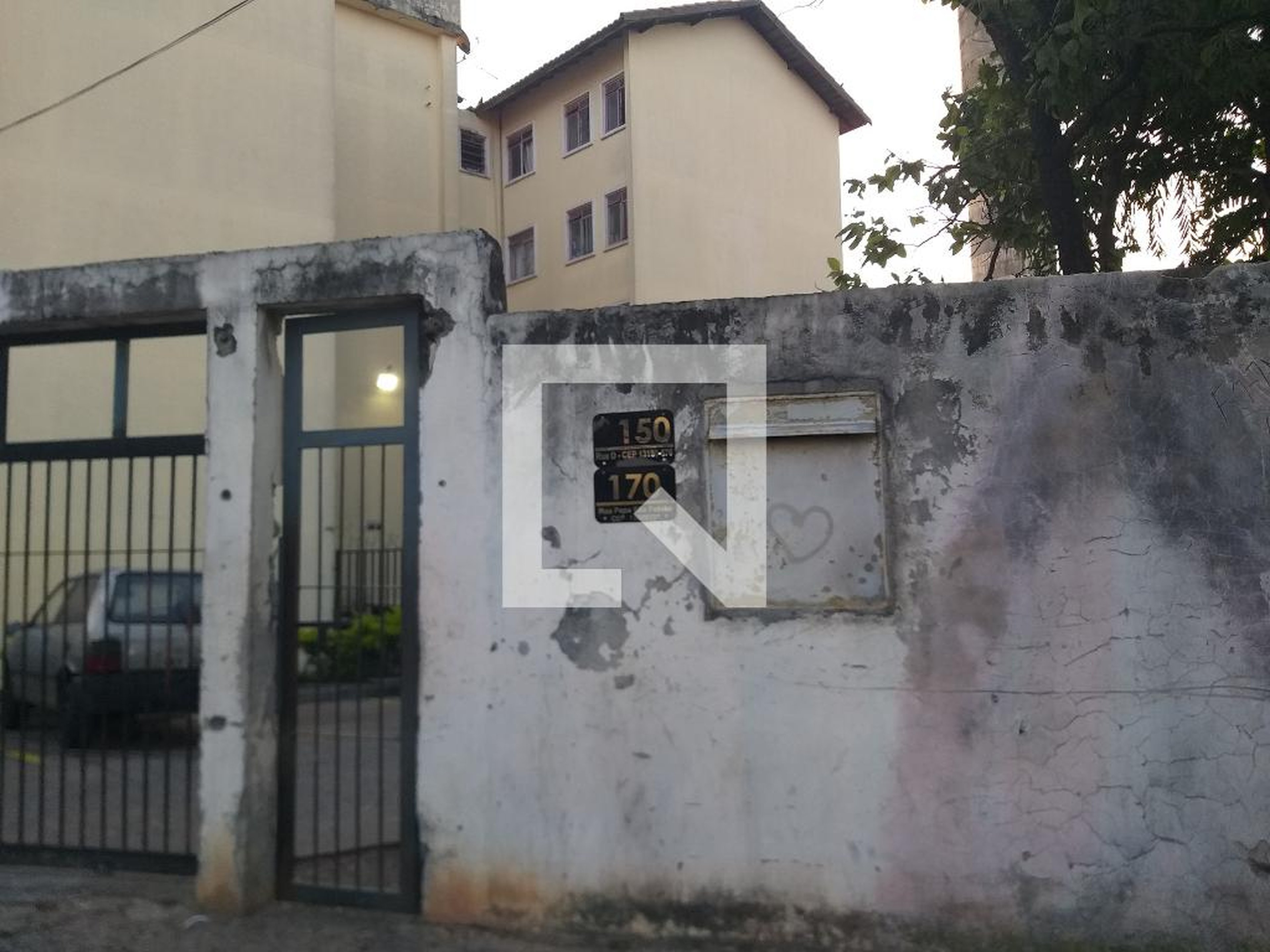 Fachada Condomínio em Rua Treze, 11B