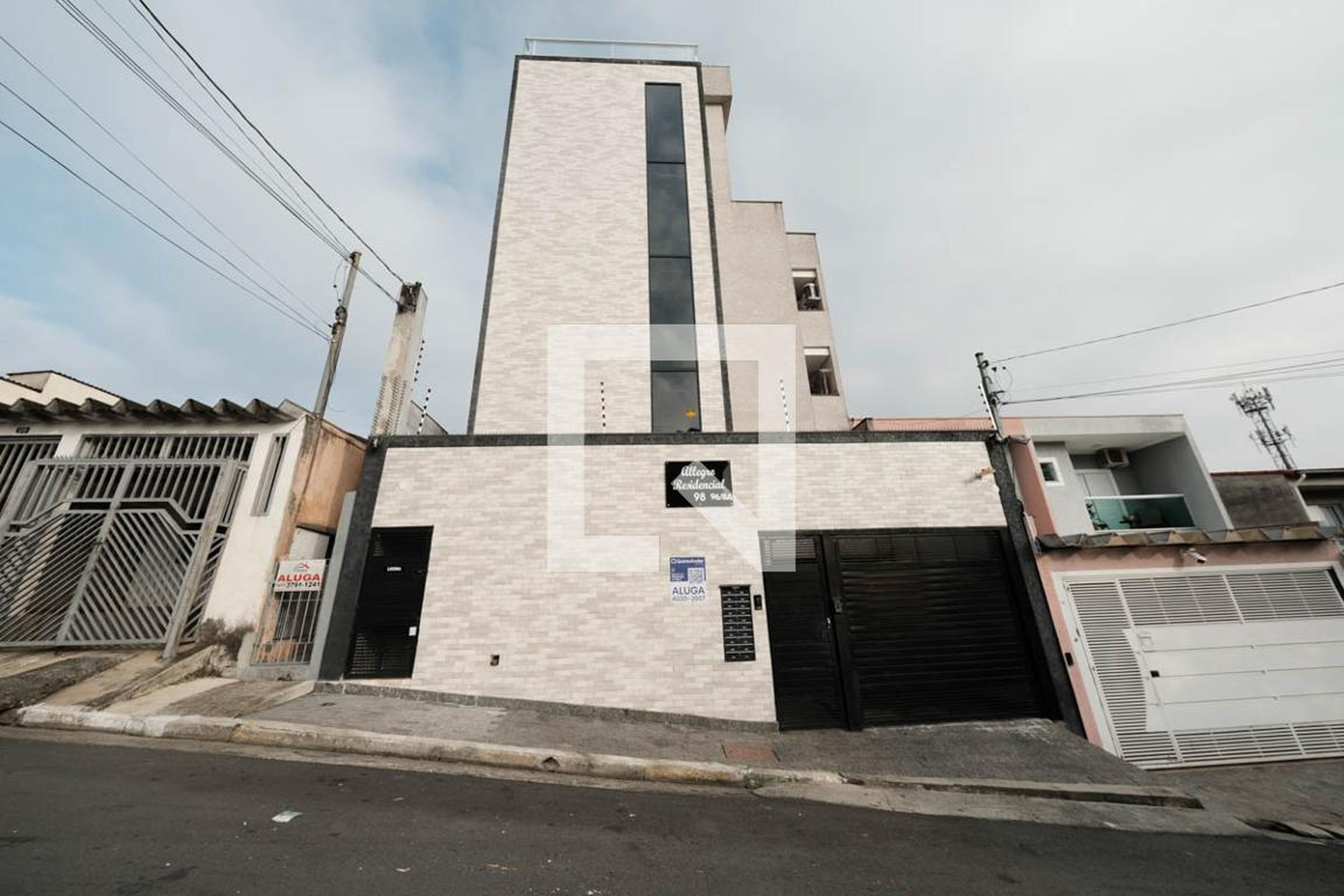 Fachada Condomínio em Rua Mateus de Siqueira, 96