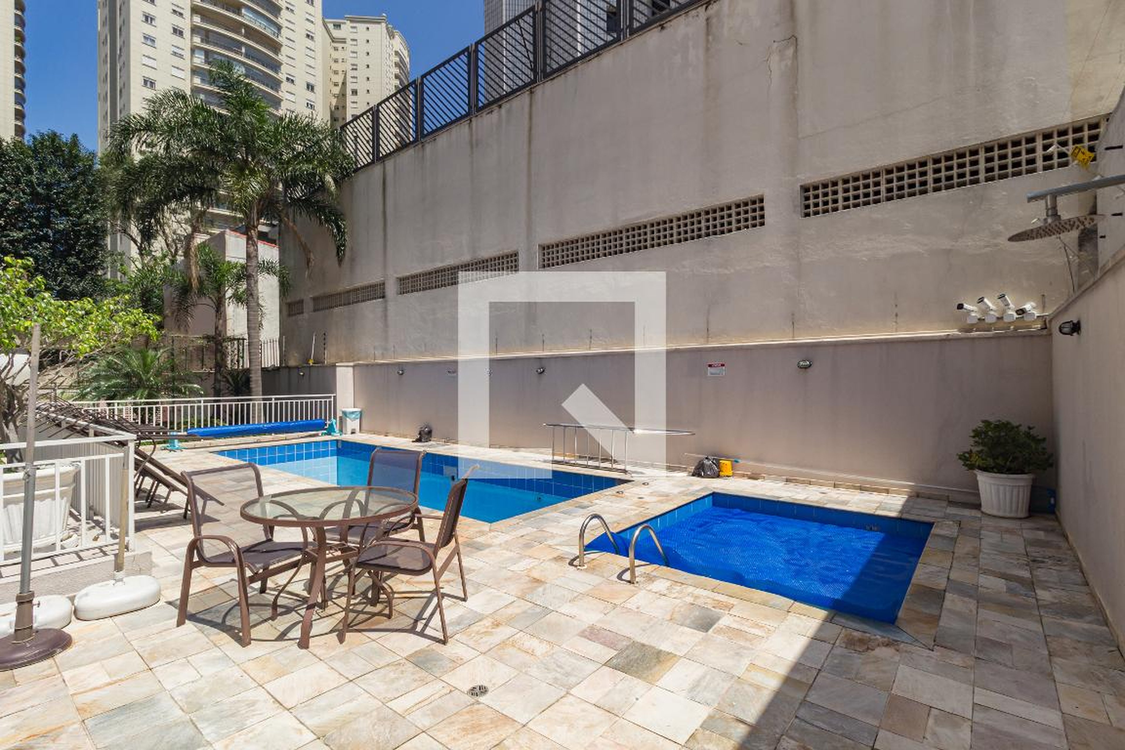 Piscina - Edifício Concepto