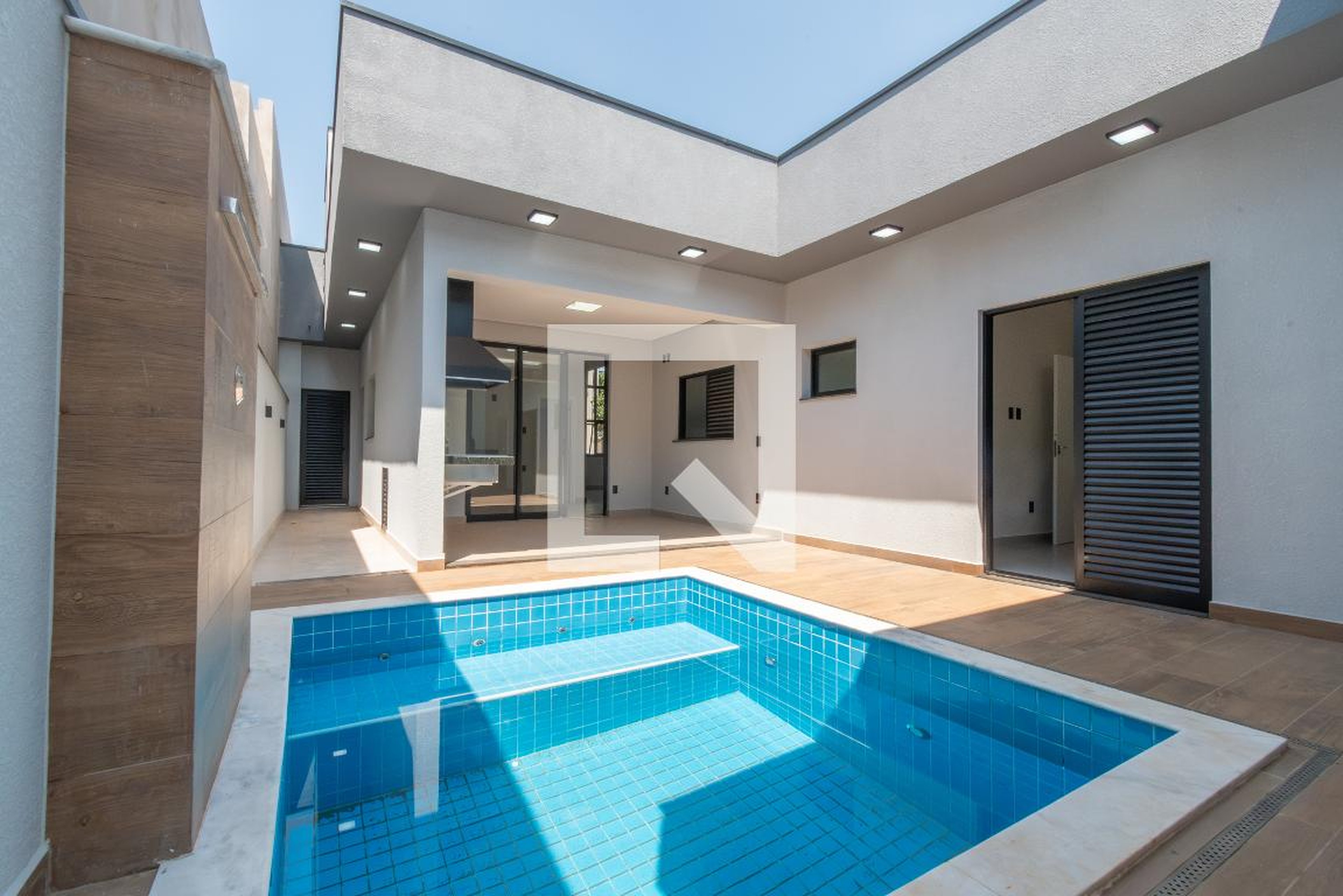 Piscina Condomínio em Rua Reino Unido, 200