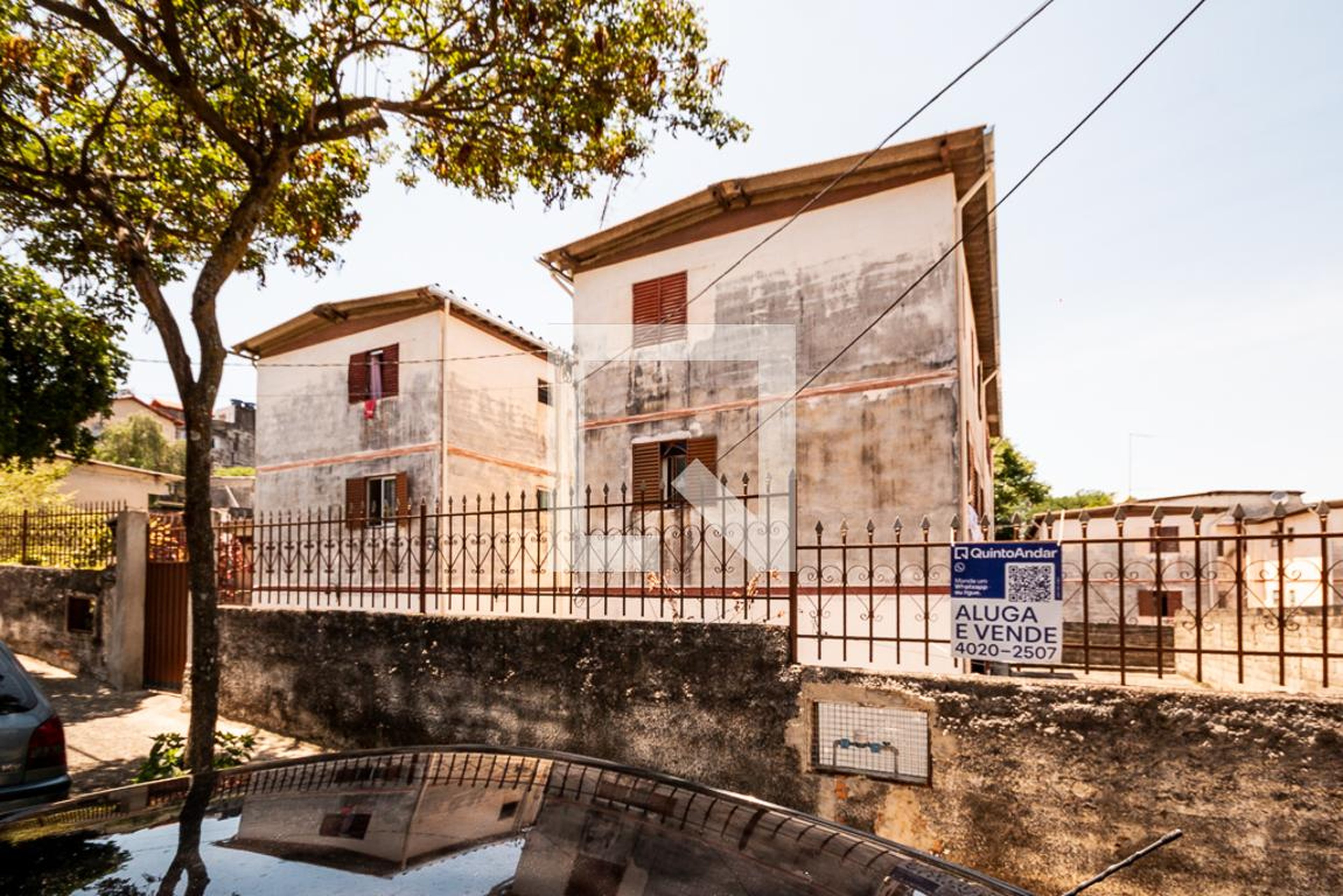 Fachada Condomínio em Rua Carmem Oliveira Goularte, 90
