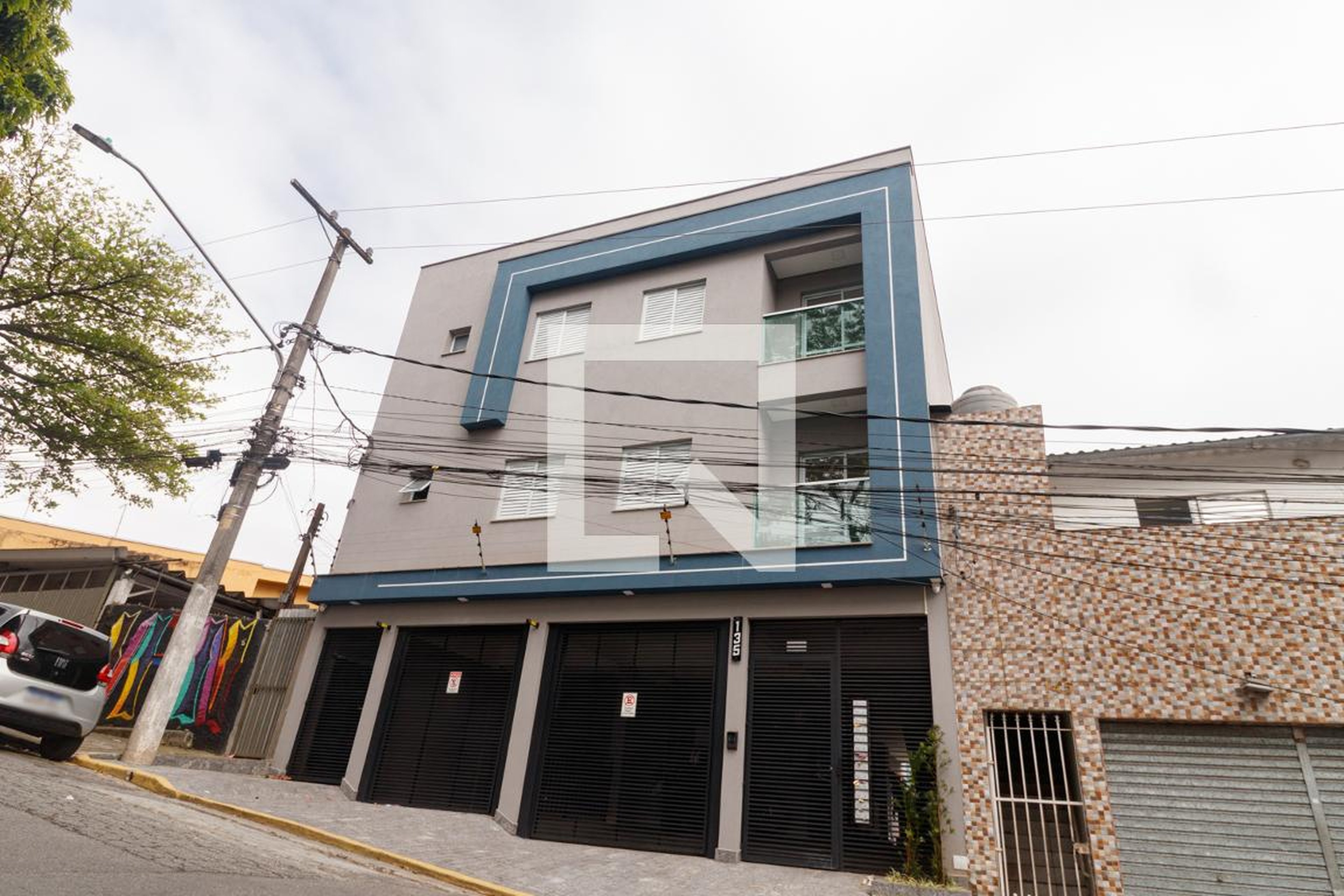 Fachada Condomínio em Rua Adauto Bezerra Delgado, 135