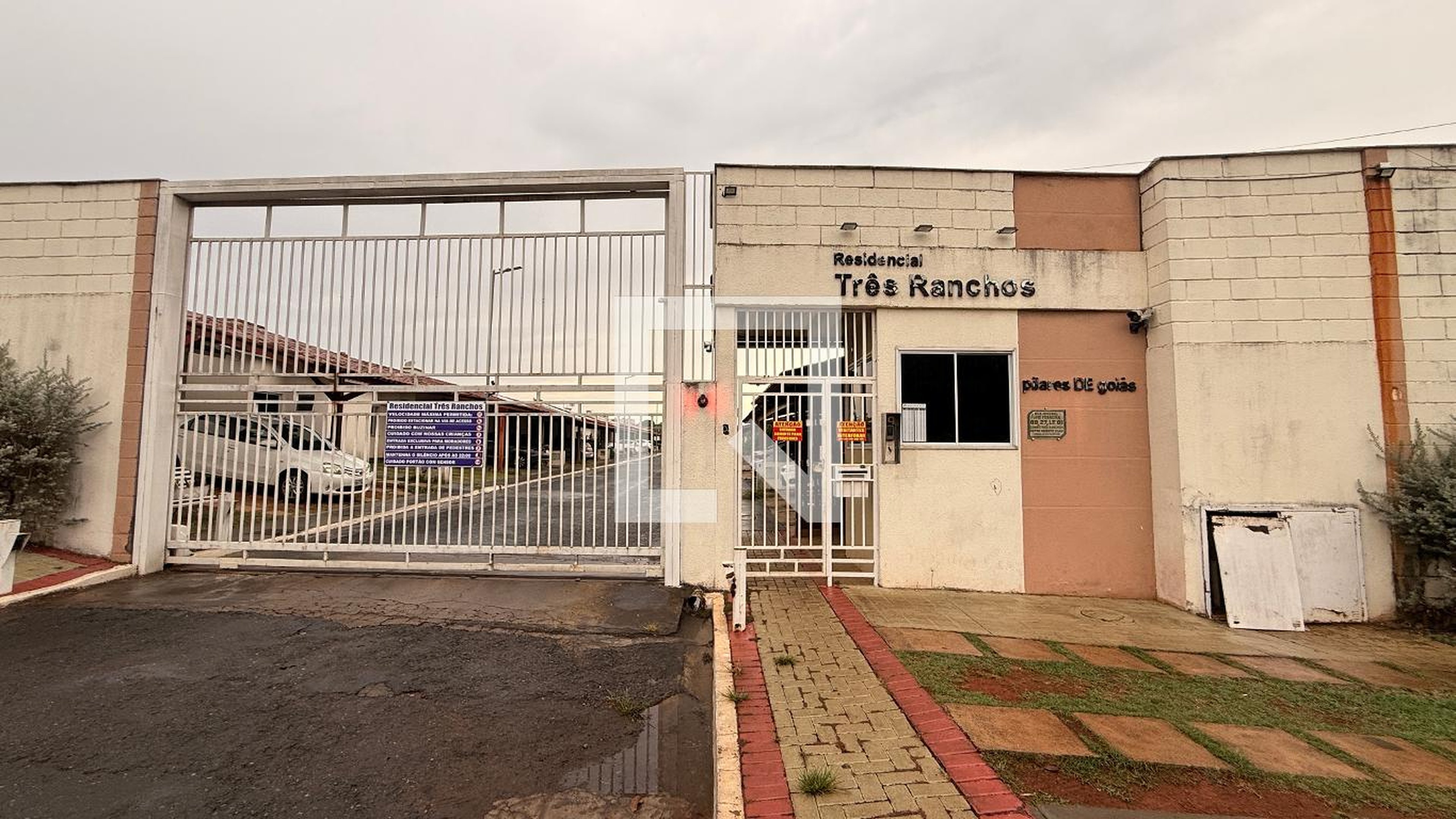 Fachada Condomínio em Rua Juvenal Luiz Ferreira, 12