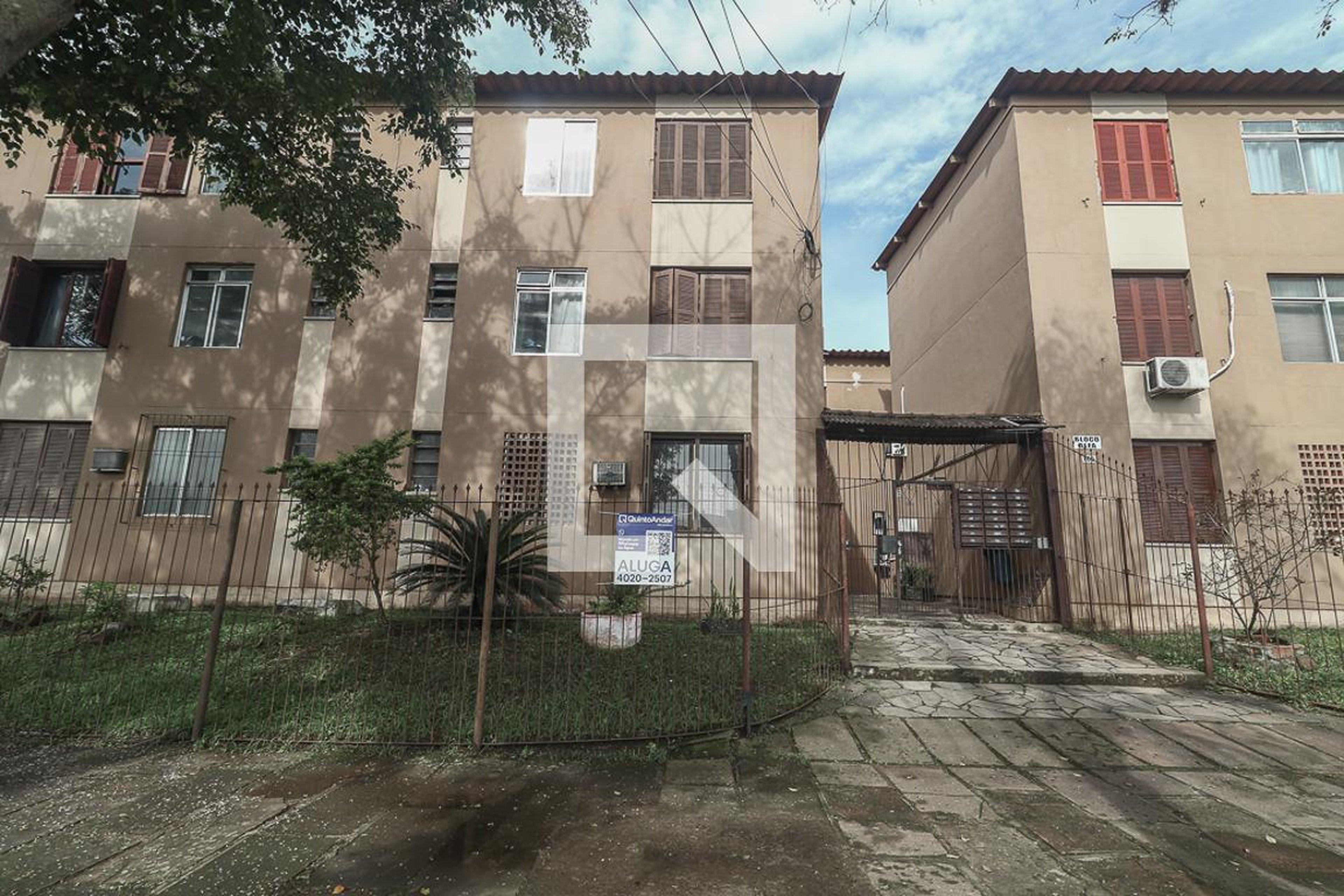 Fachada Condomínio em Avenida Francisco Talaia de Moura, 105