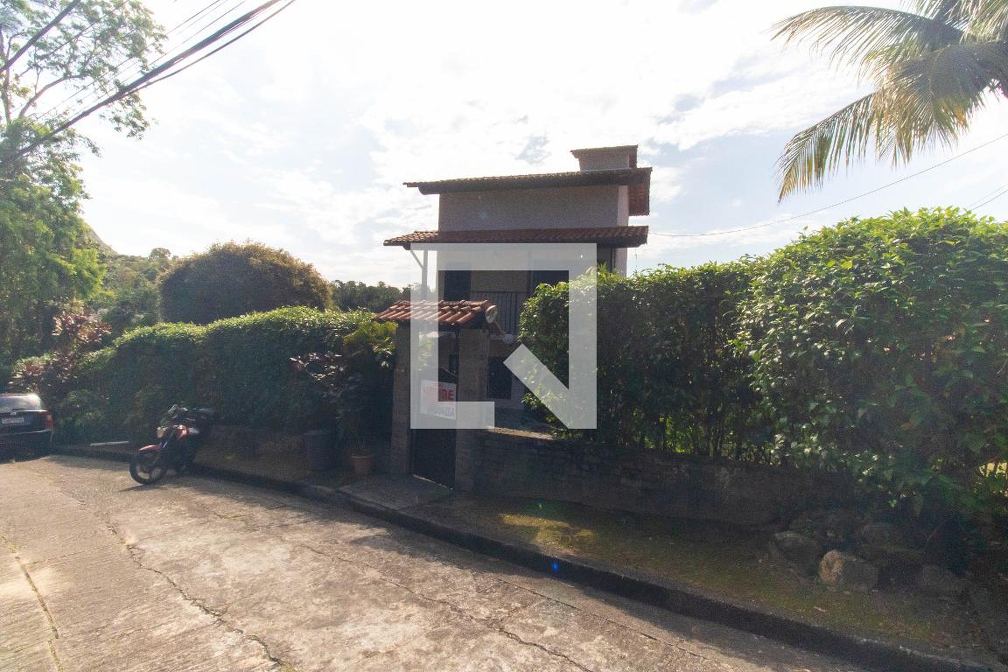 Fachada Condomínio em Estrada Engenheiro Pacheco de Carvalho, 1103