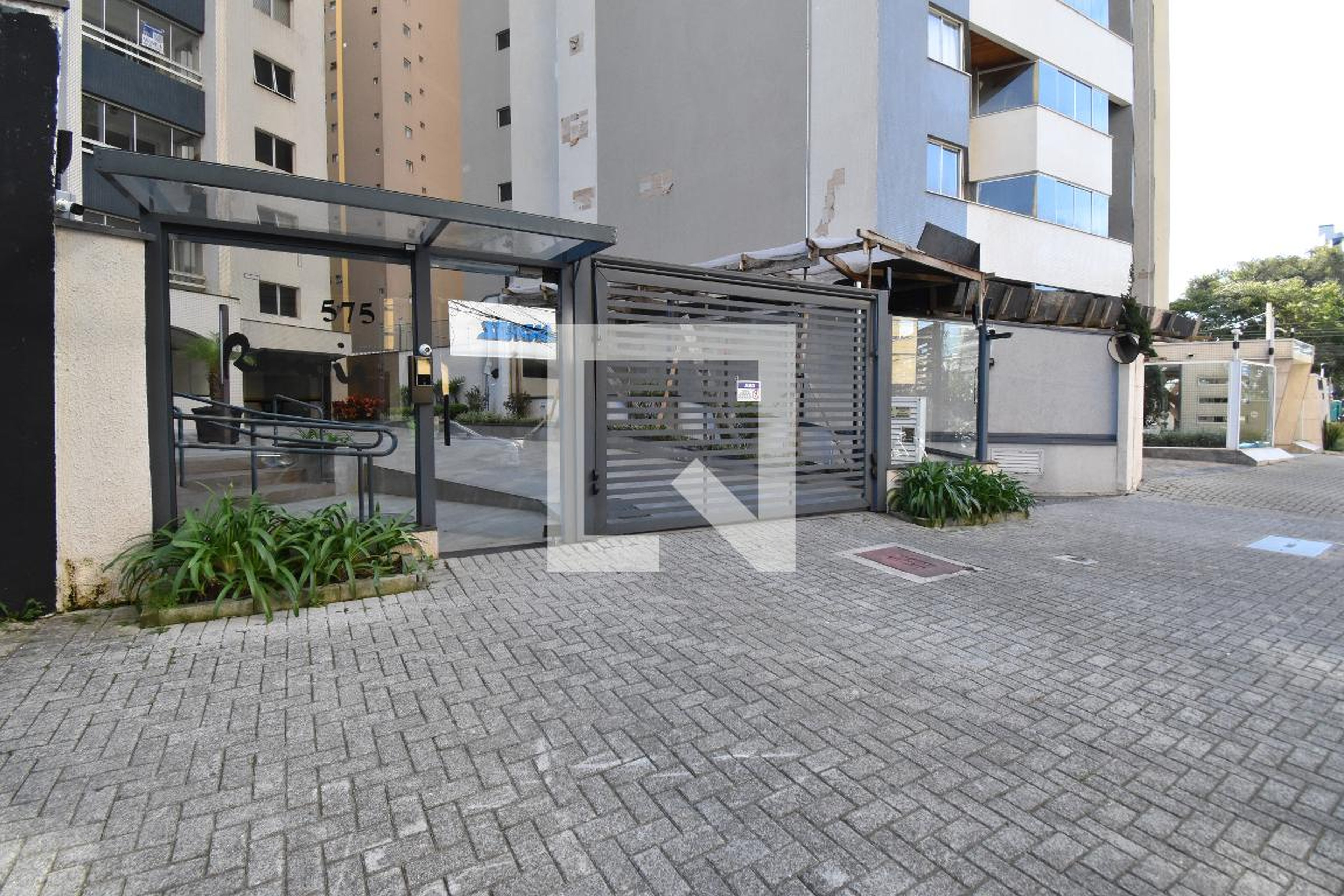 Fachada Condomínio em Avenida Cândido Hartmann, 575