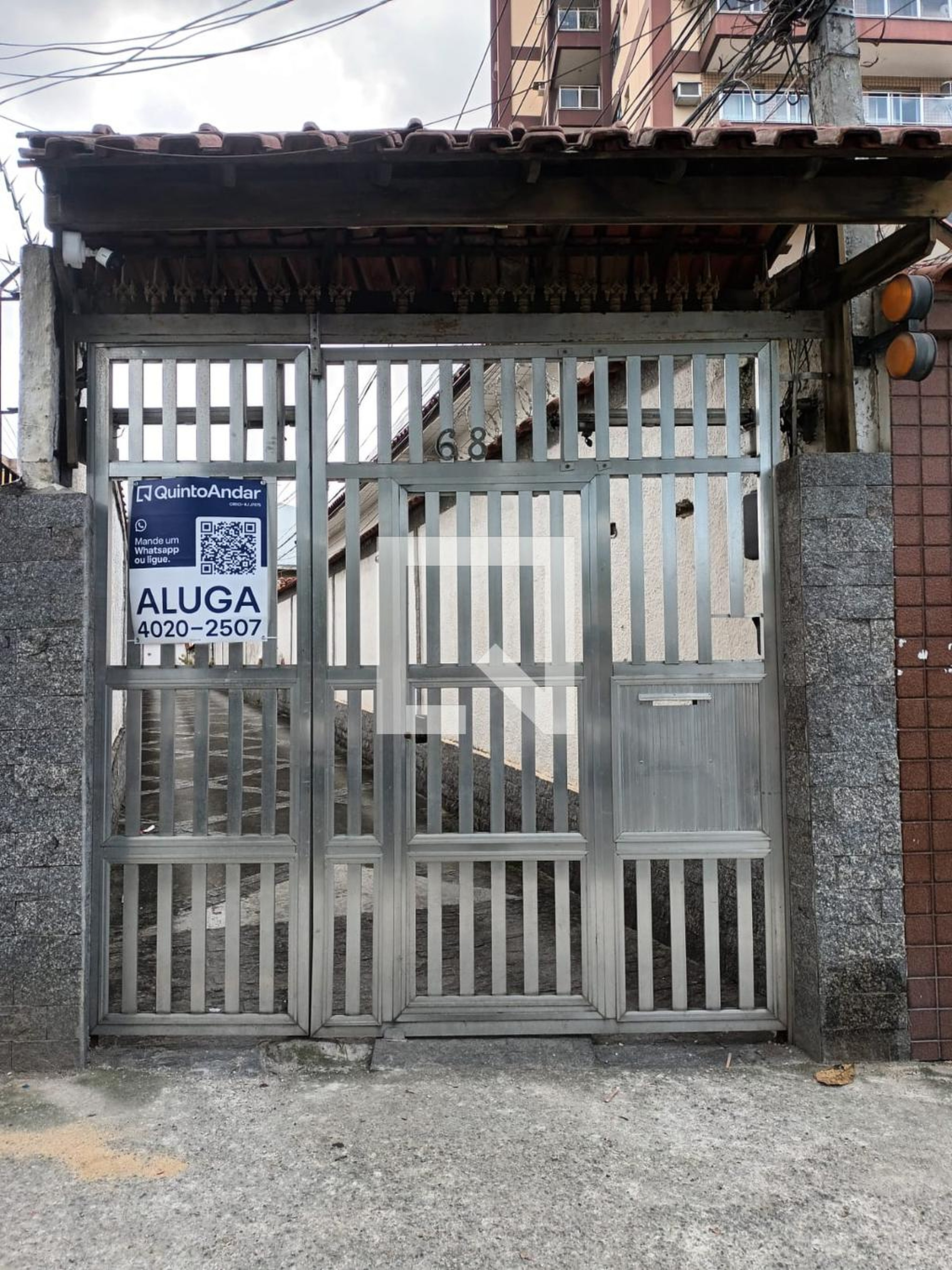 Fachada Condomínio em Rua Eulina Ribeiro, 68