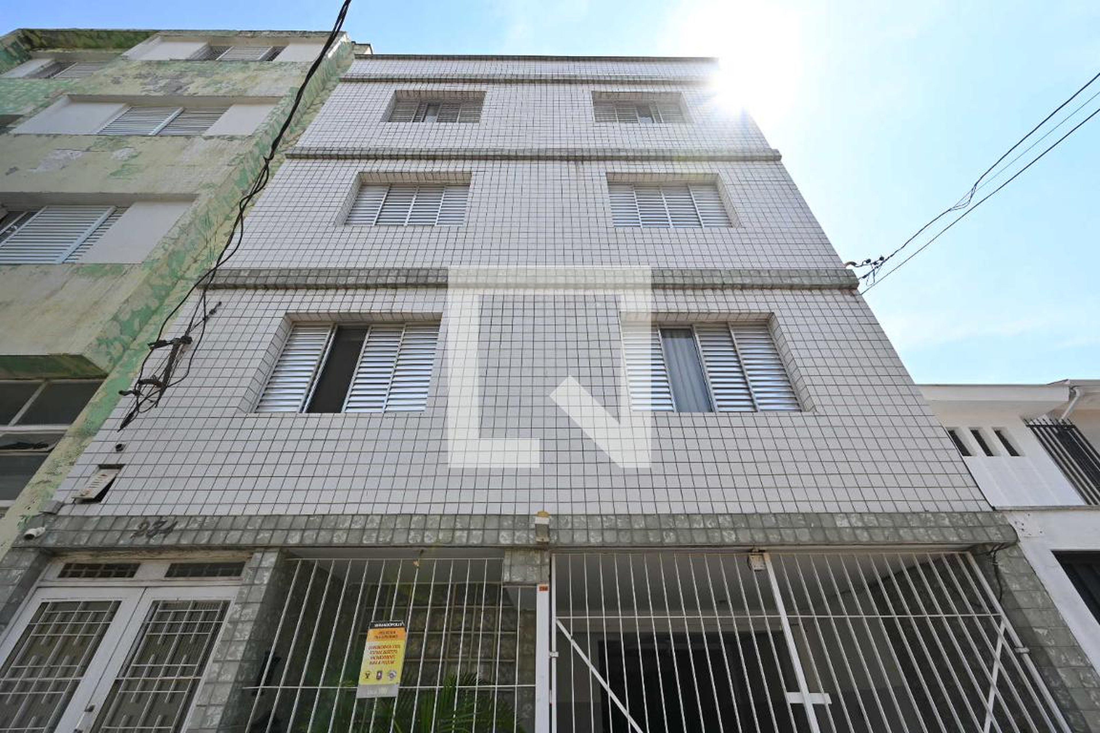 Fachada Condomínio em Rua dos Lírios, 234