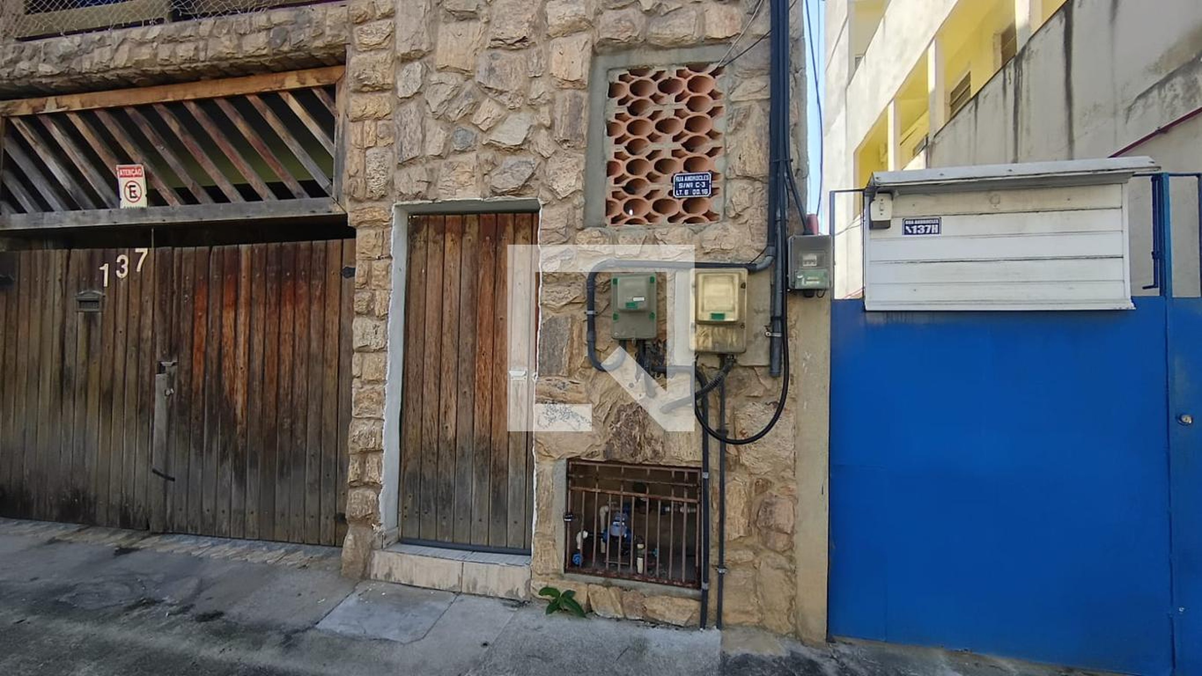 Fachada Condomínio em Rua Androcles, 137