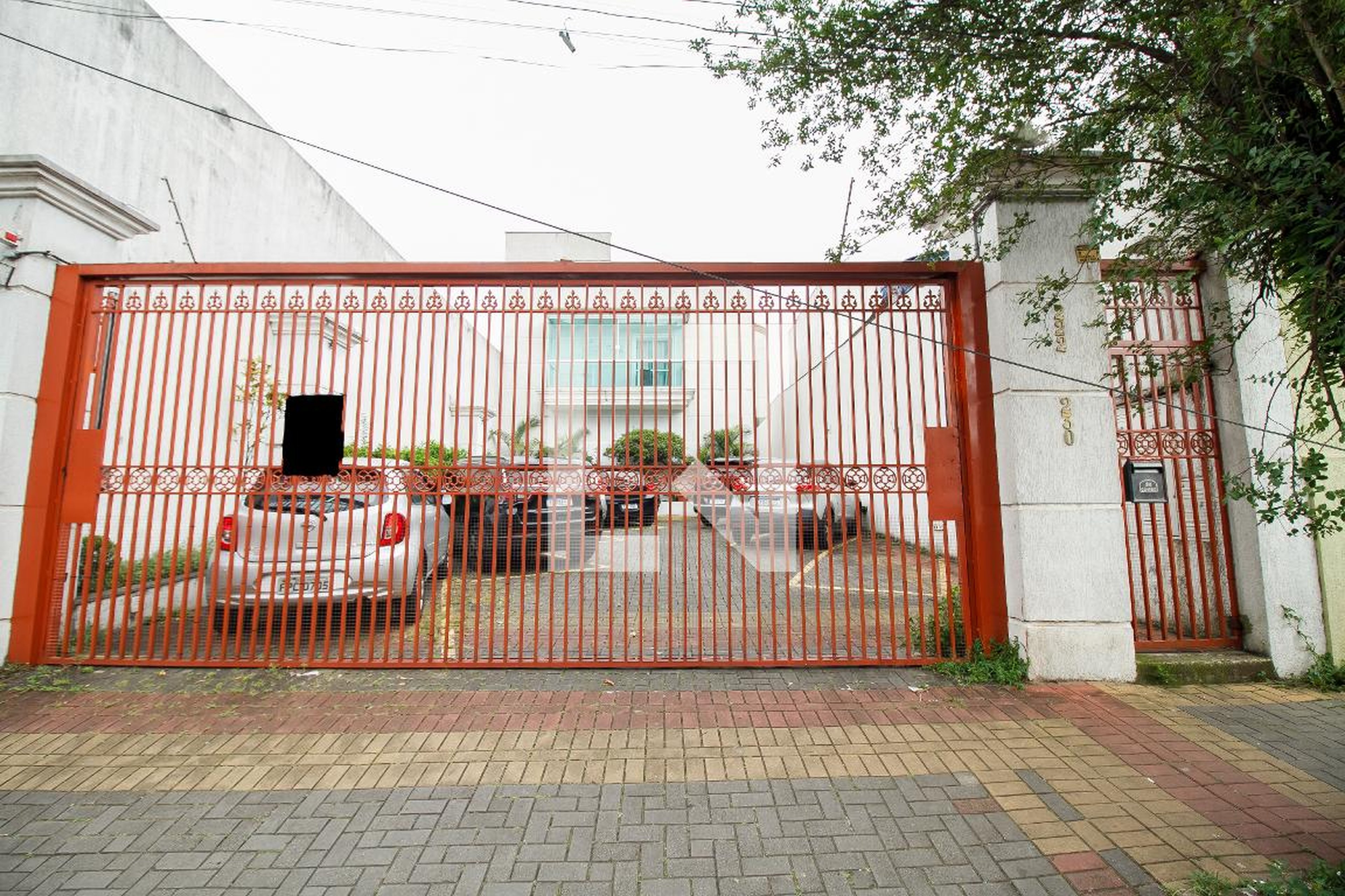 Fachada Condomínio em Rua Cirino de Abreu, 222
