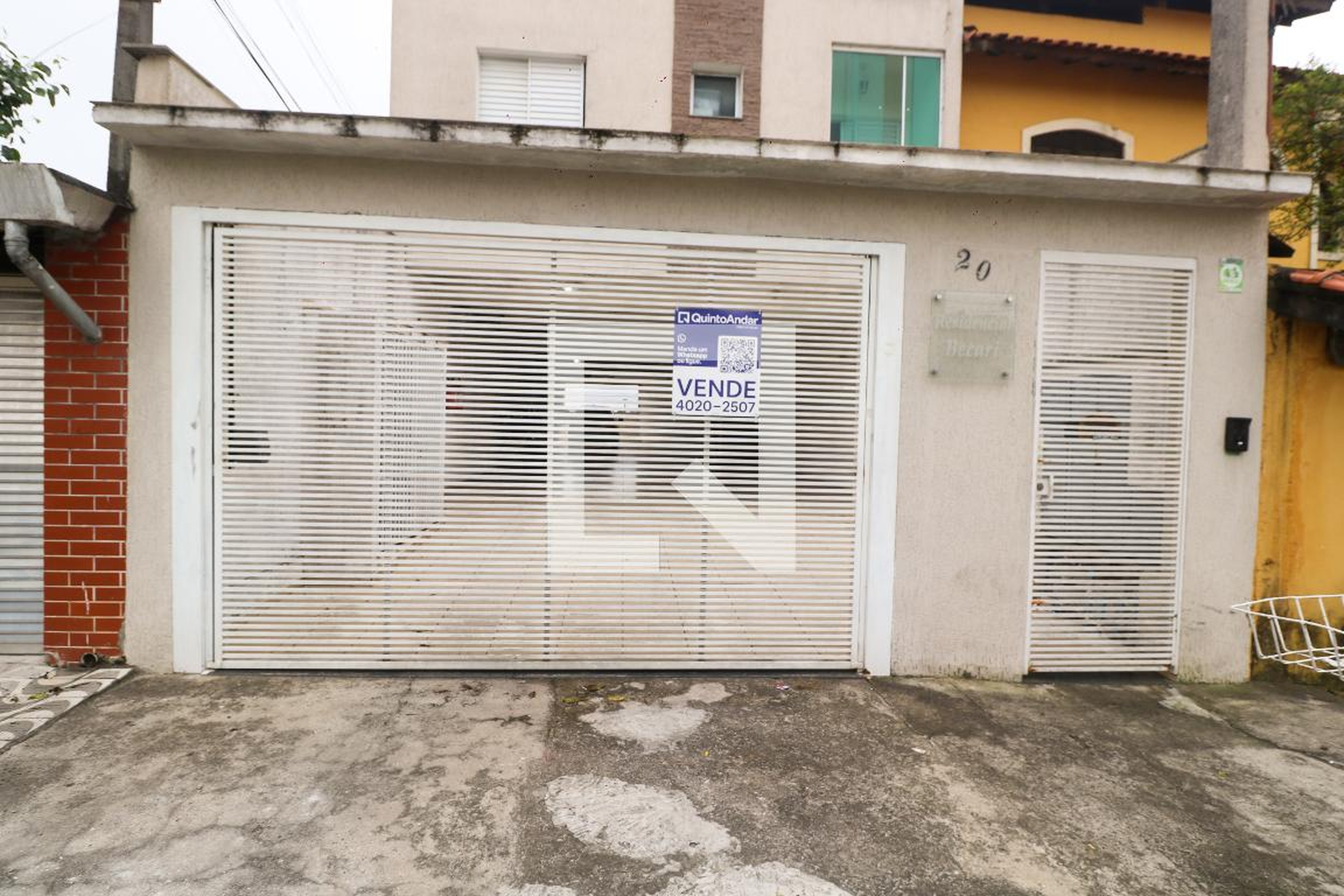 Fachada Condomínio em Rua Amélia Rodrigues, 20
