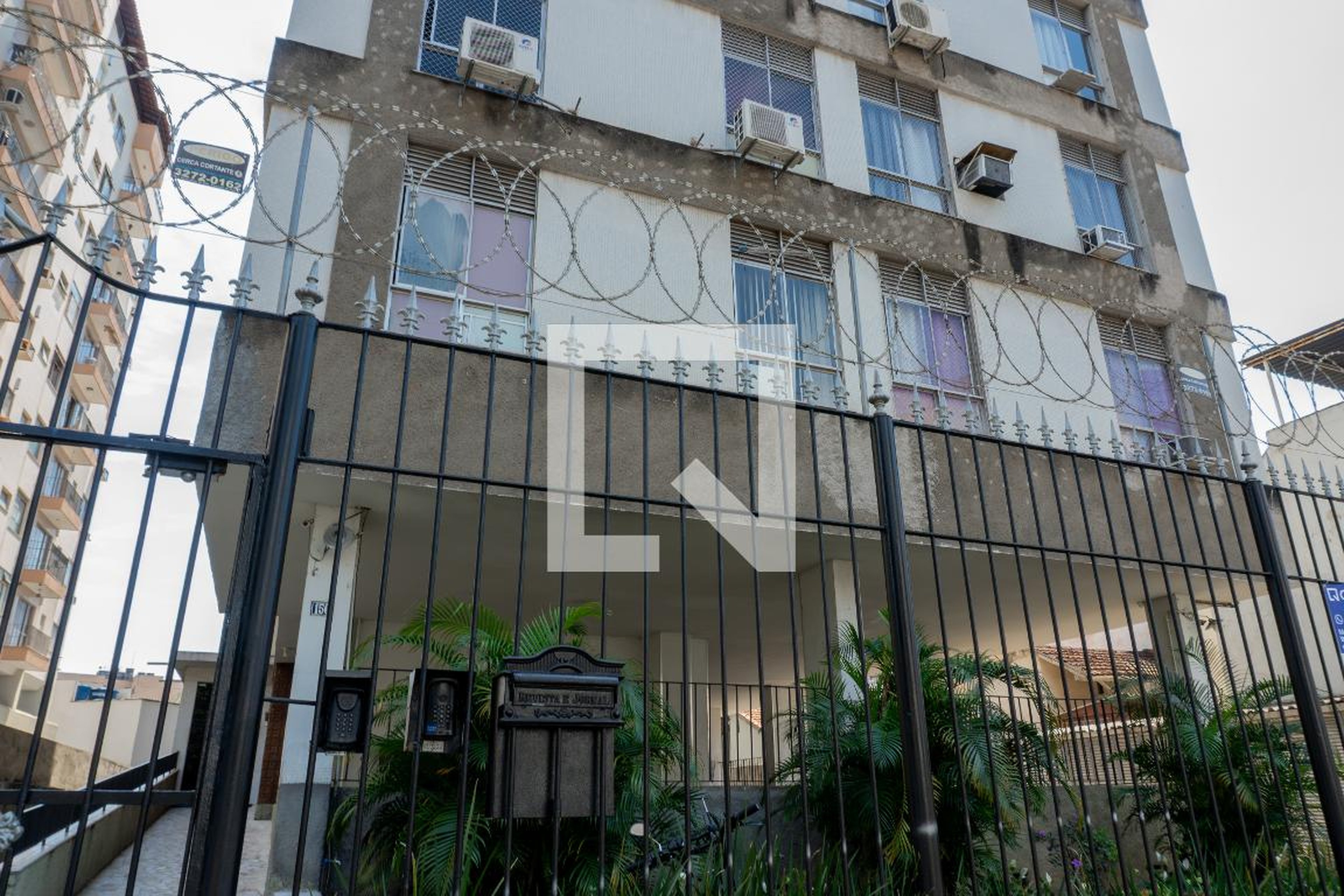 Fachada Condomínio em Rua Araújo Leitão, 150