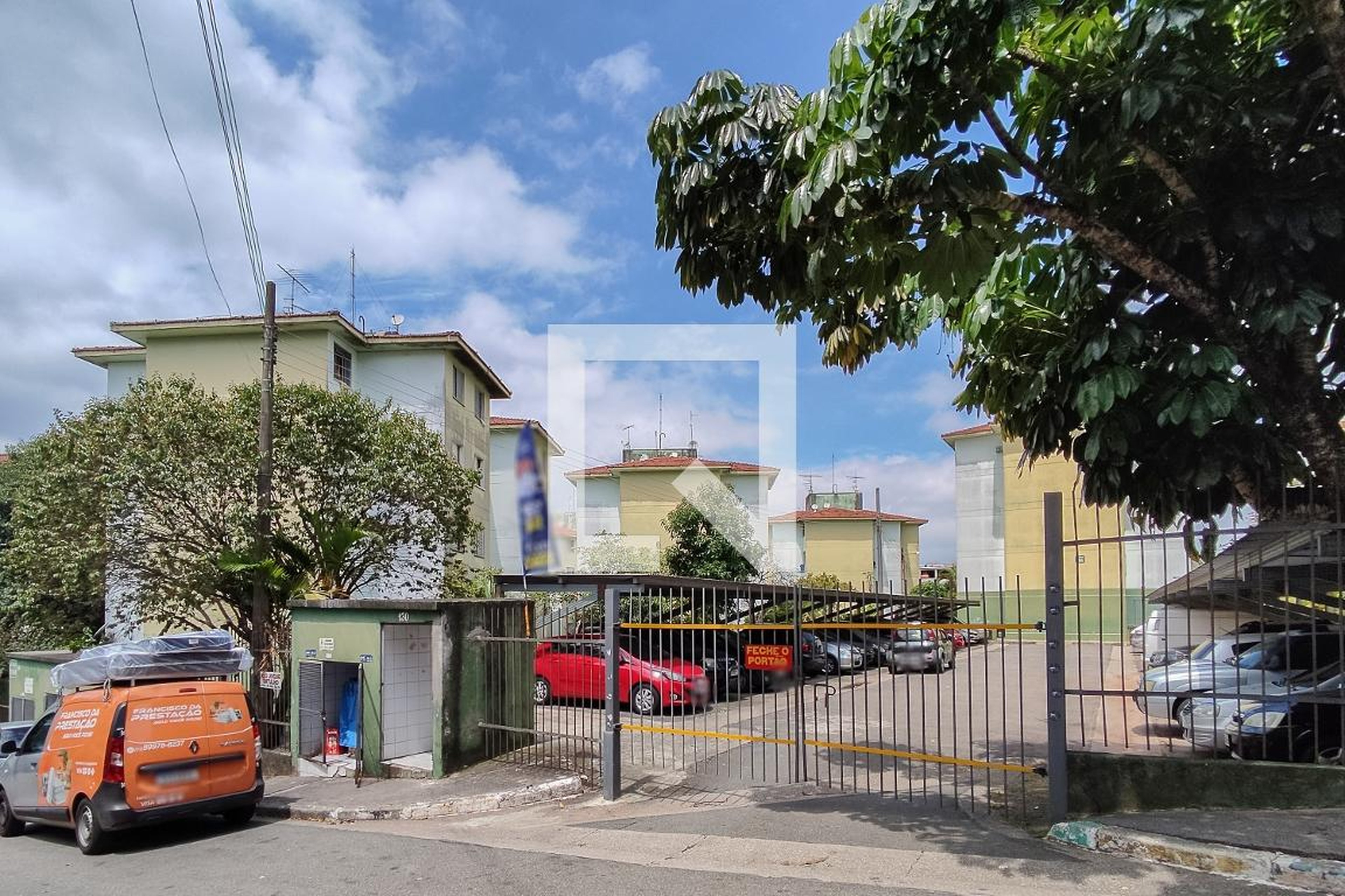 Fachada Condomínio em Rua Silas, 130