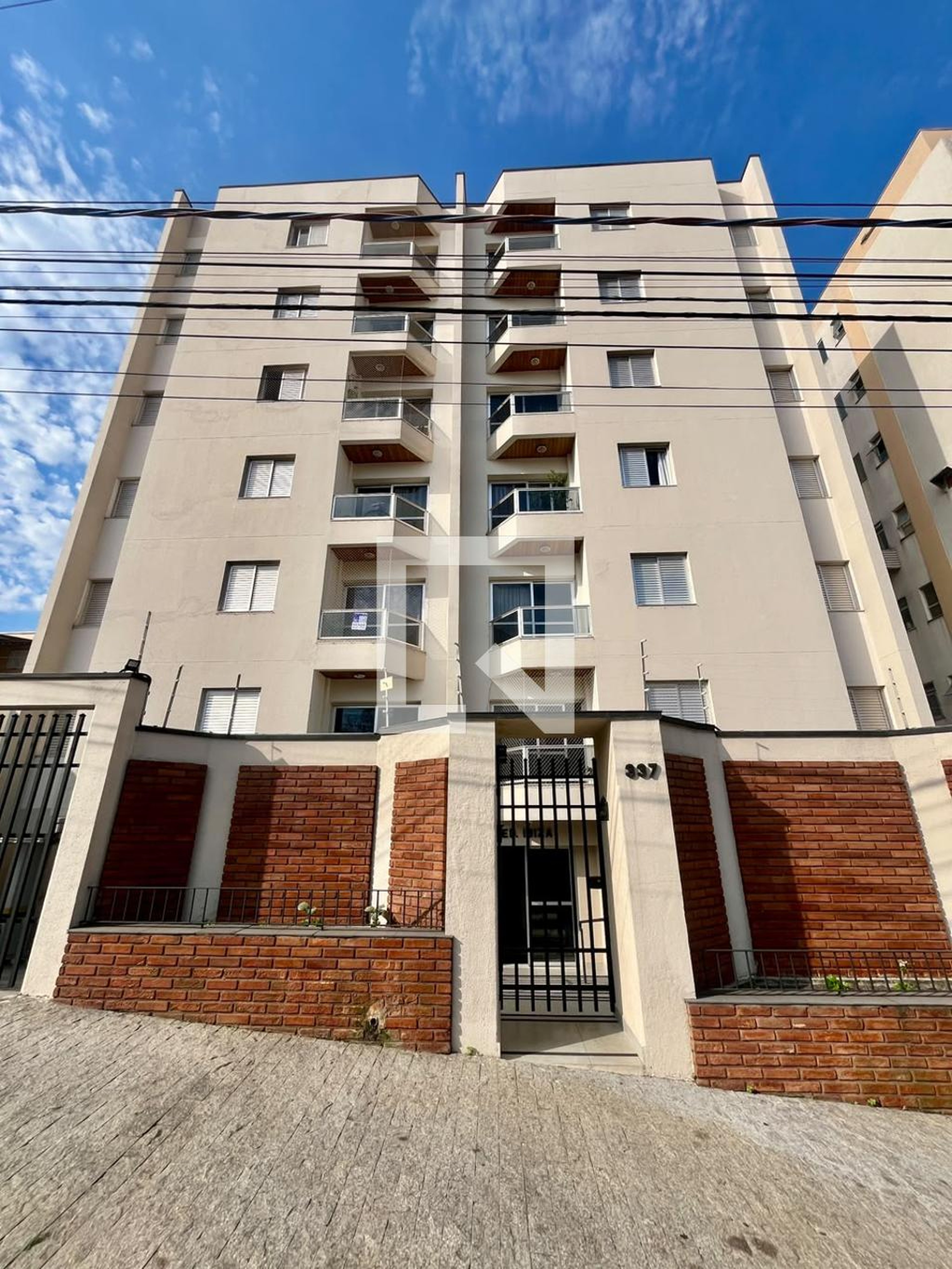 Fachada do Prédio Condomínio em Rua Floriano Camargo Penteado, 337