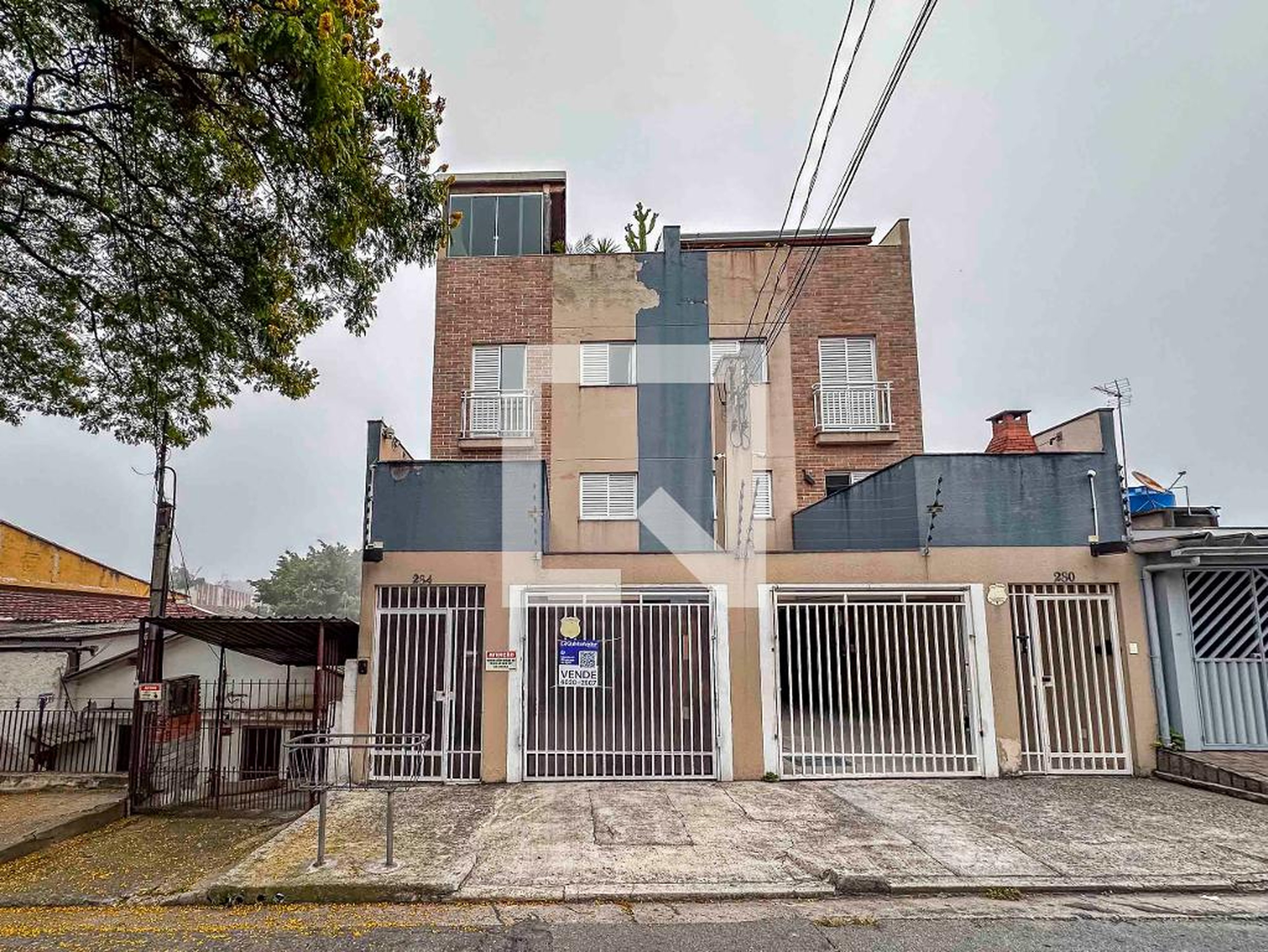 Fachada Condomínio em Rua Alberto Zírlis, 284