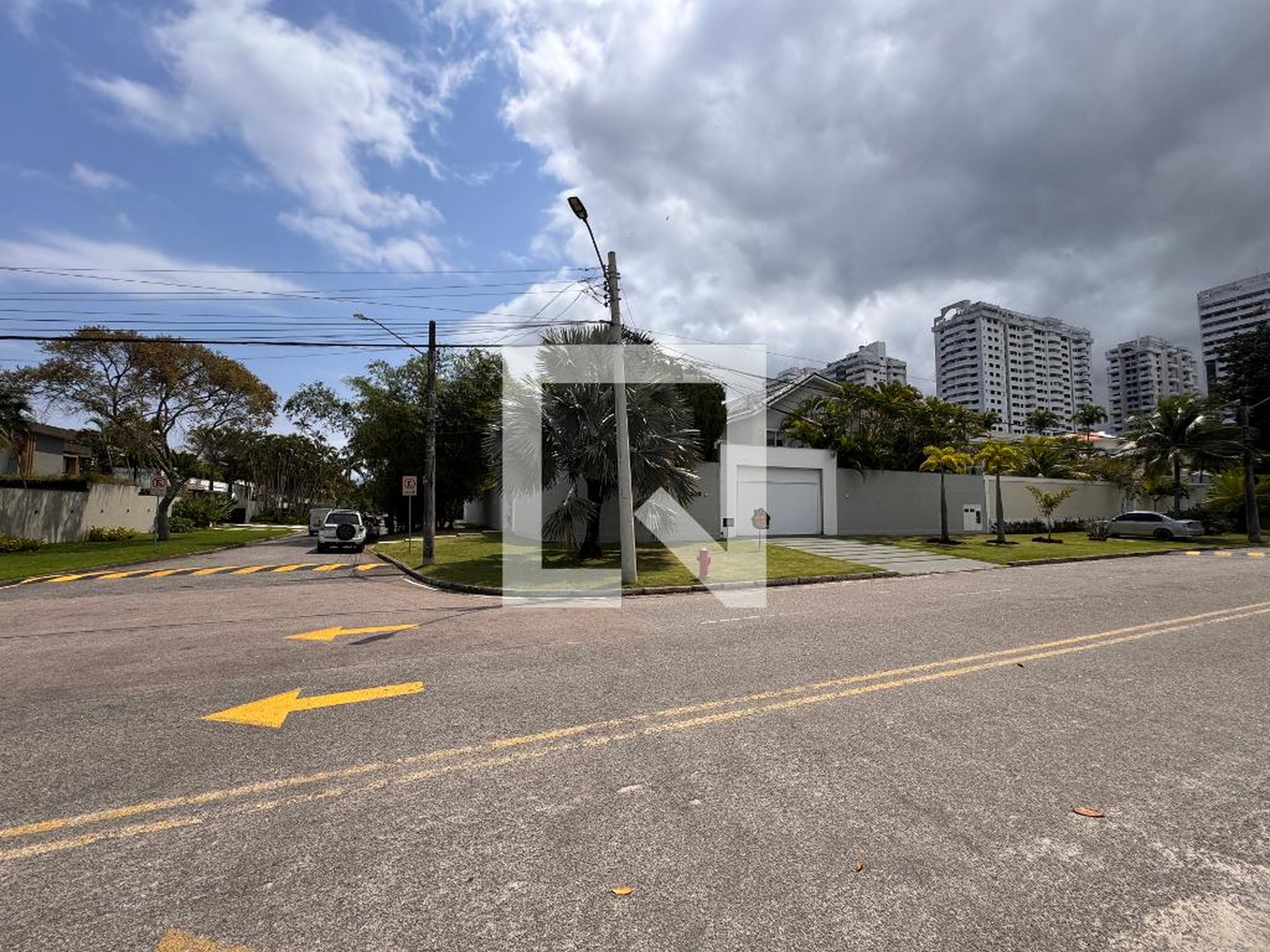 Fachada Condomínio em Avenida Djalma Ribeiro, 350
