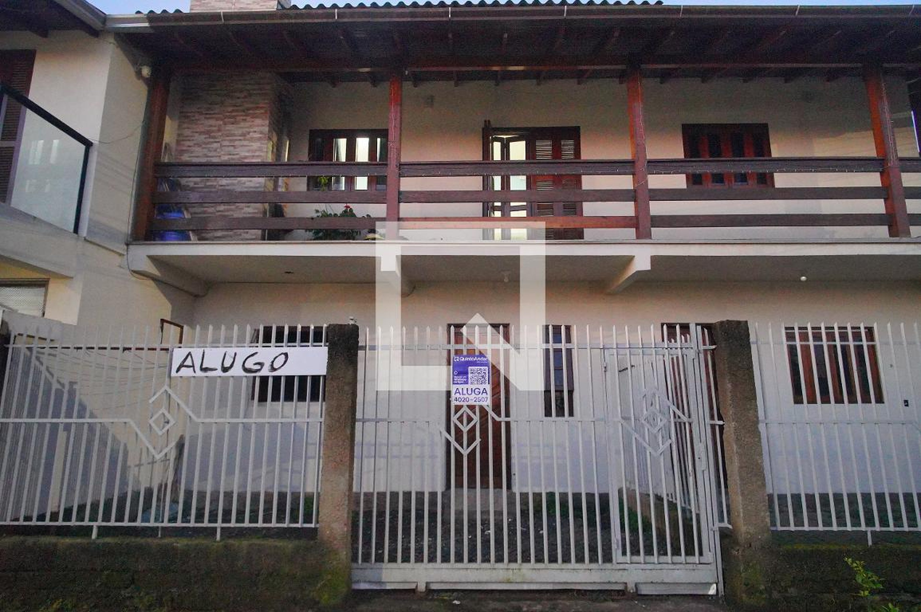 Fachada Condomínio em Rua Pindai, 85