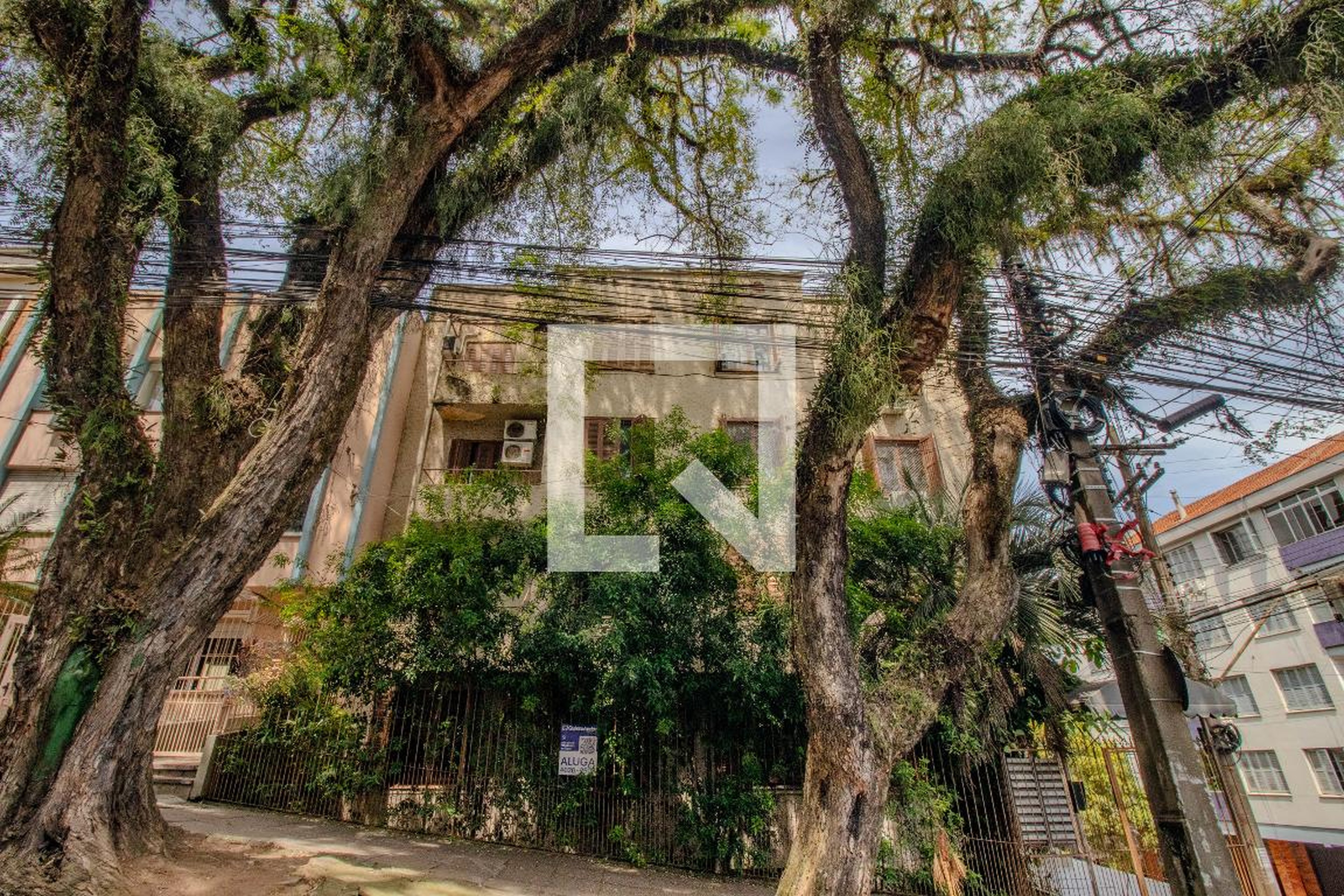 Fachada Condomínio em Avenida Plínio Brasil Milano, 483
