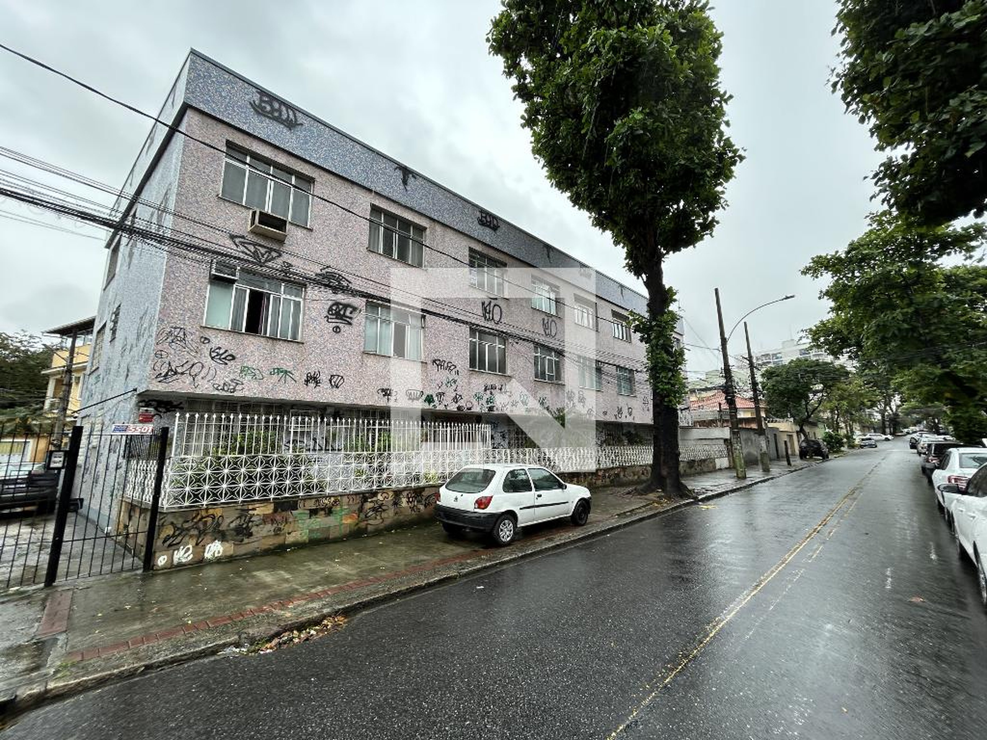 Fachada Condomínio em Rua Augusto Nunes, 45