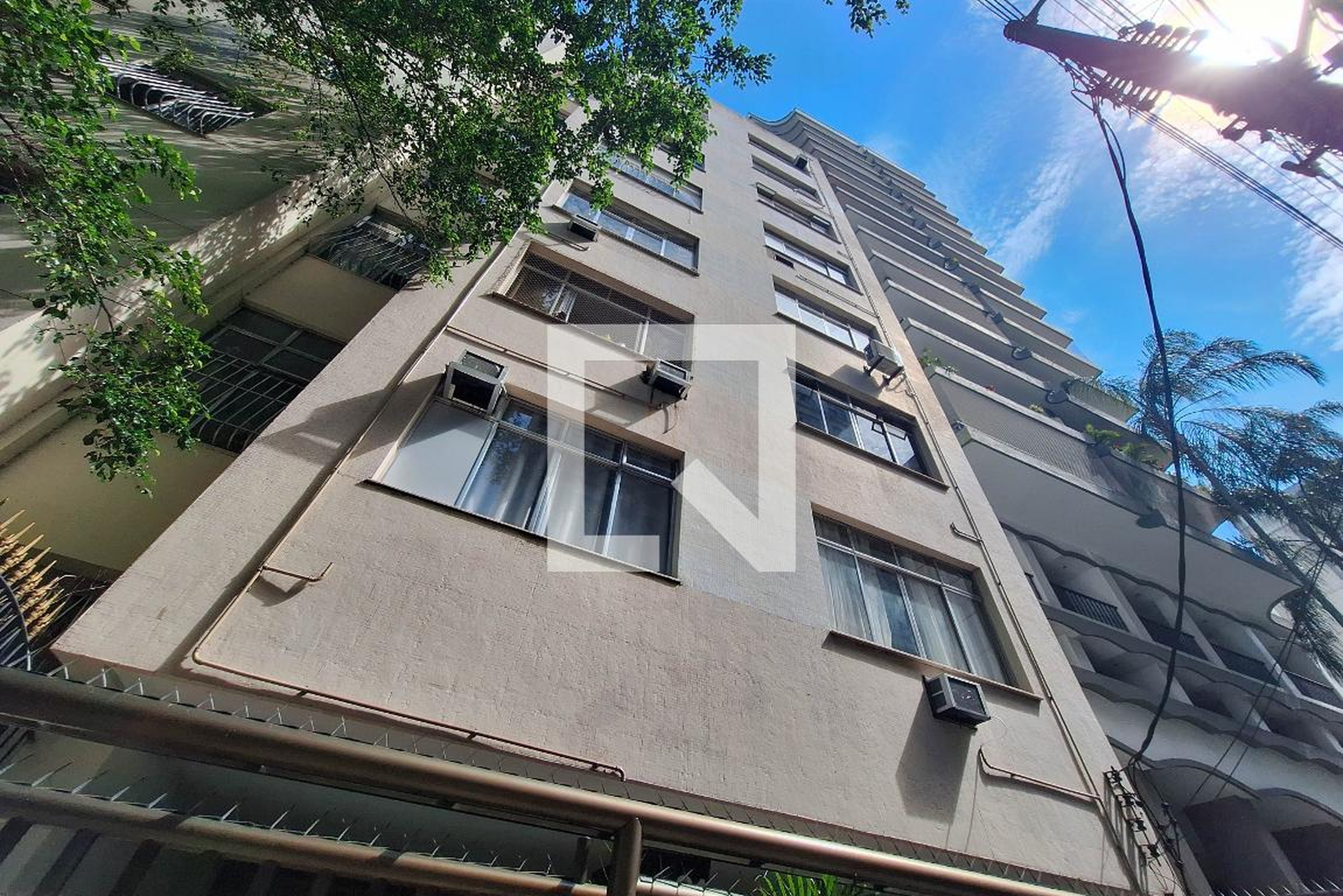 Fachada Condomínio em Rua Mariz e Barros, 21