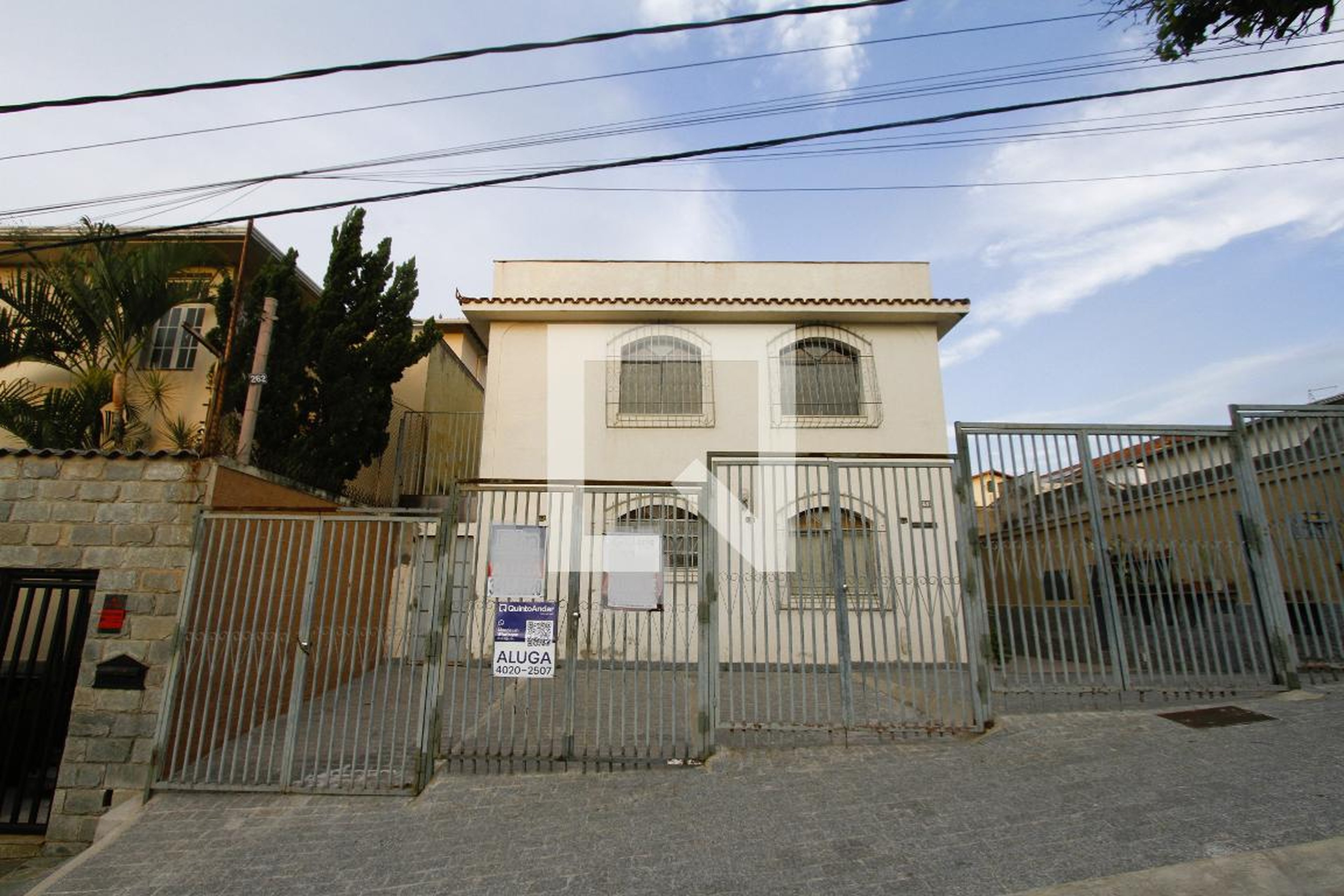 Fachada Condomínio em Rua do Beija-Flor-Dourado, 252