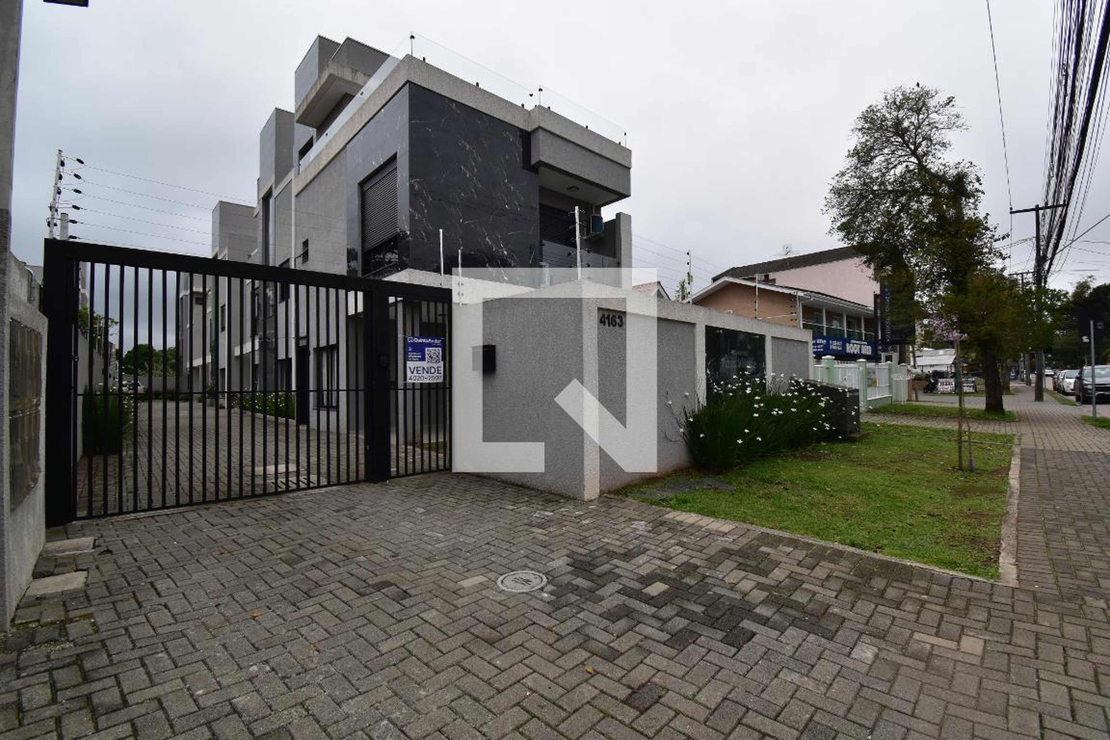 Fachada do condomínio Condomínio em Rua Eduardo Sprada, 4163