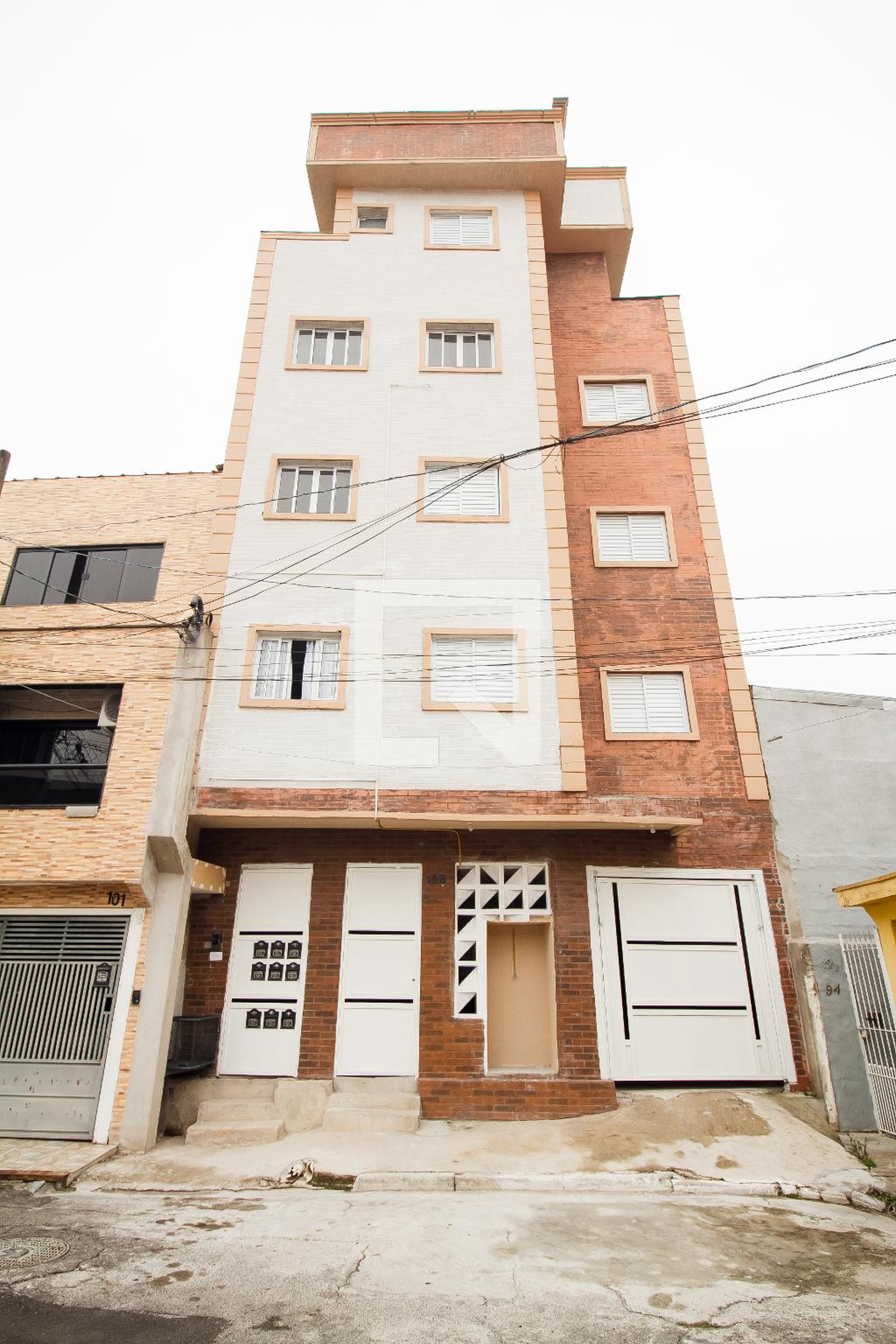 Fachada Condomínio em Rua Forte Ernesto, 100