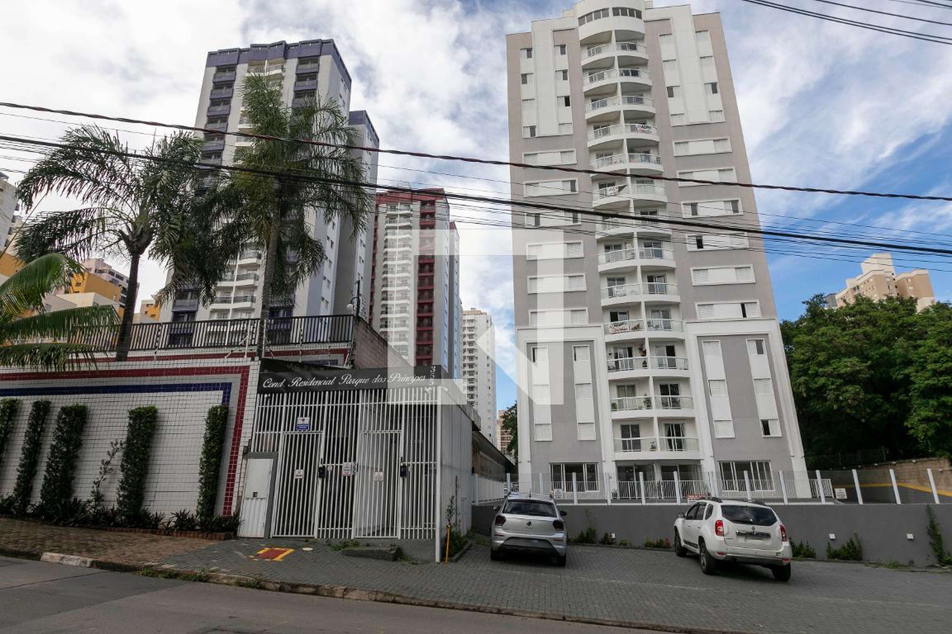 Fachada Condomínio em Rua Hermantino Coelho, 355