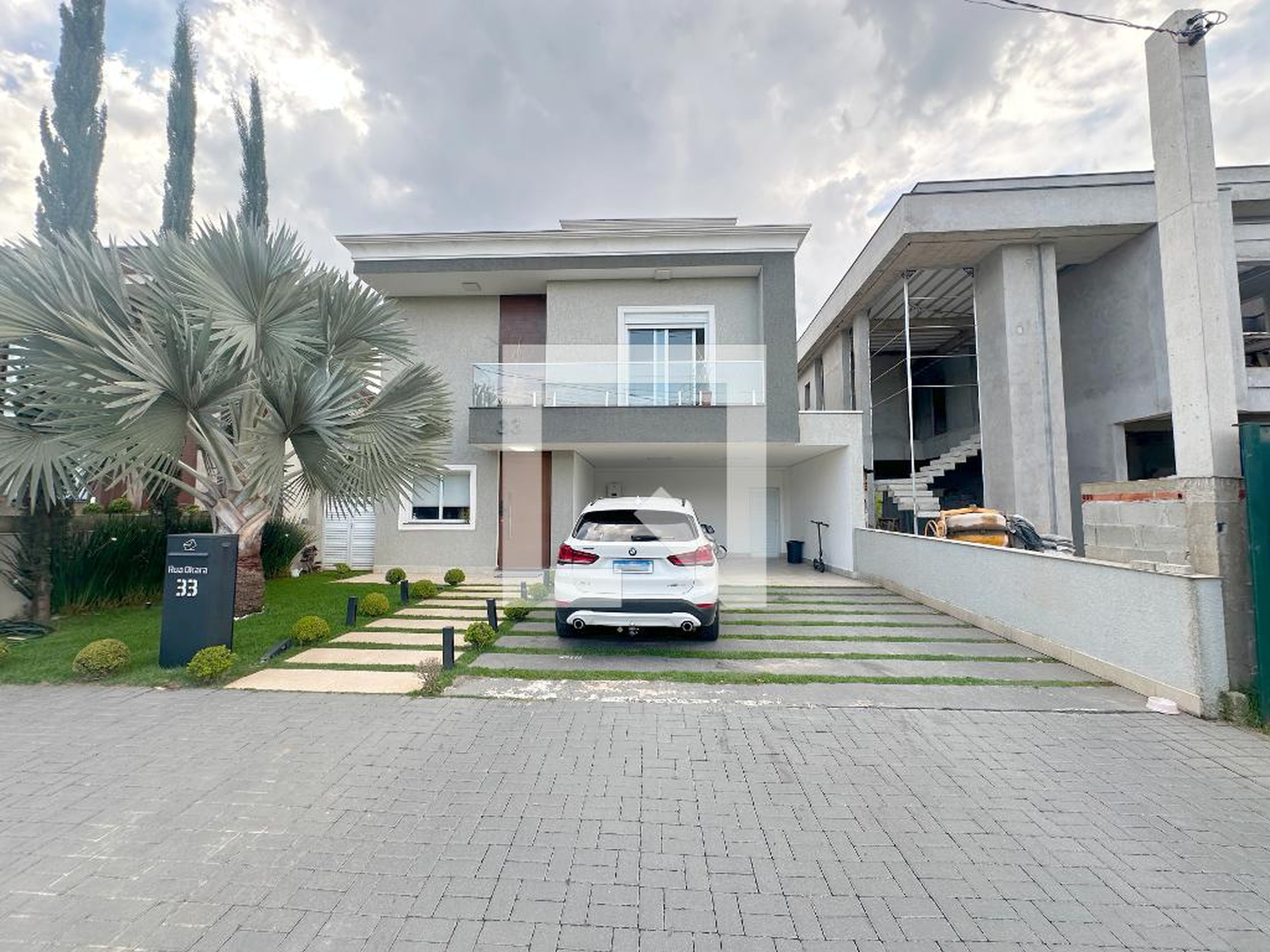 Fachada Condomínio em Rua Okara, 33