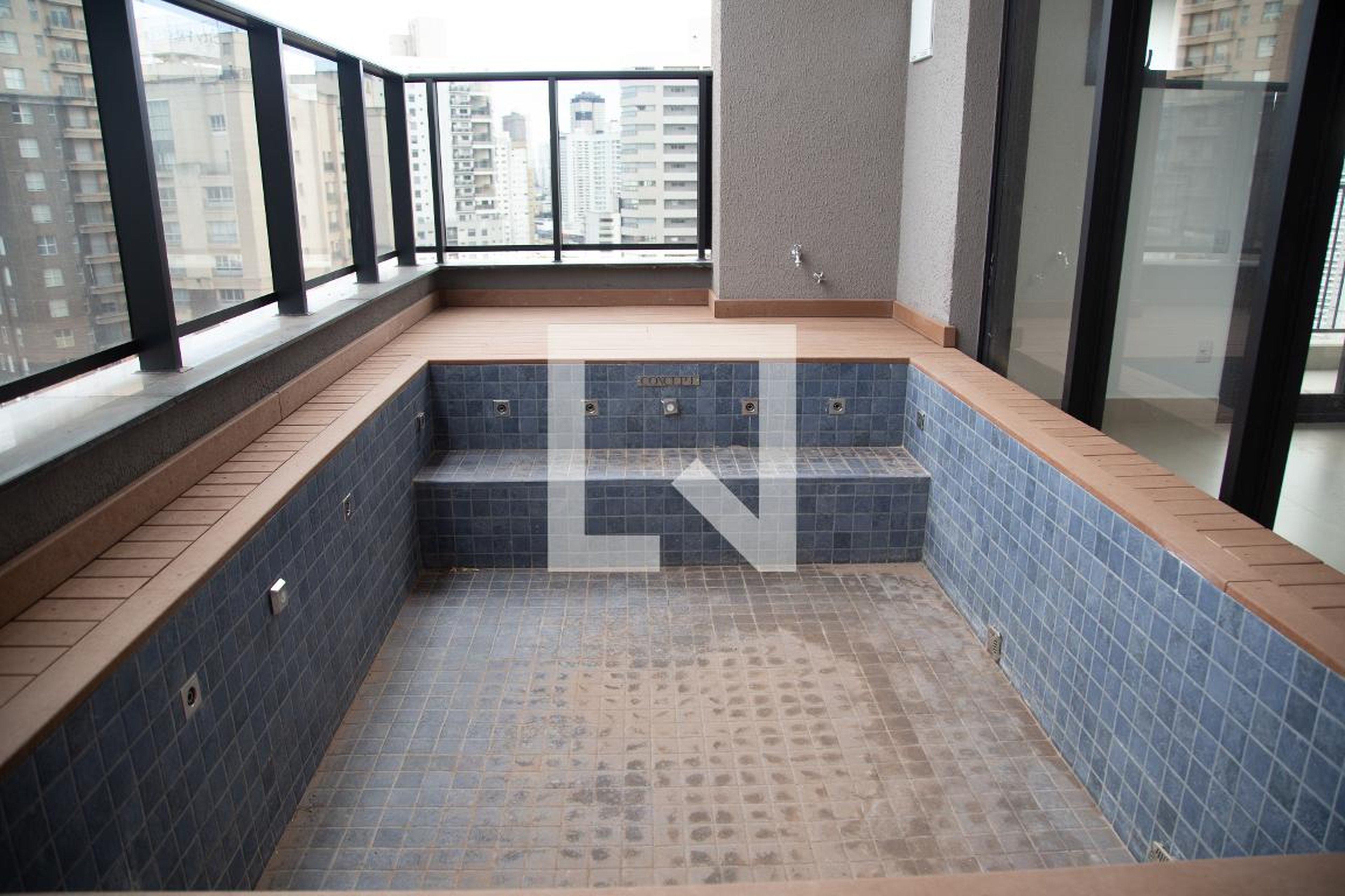 Piscina Condomínio em Rua 30, 910