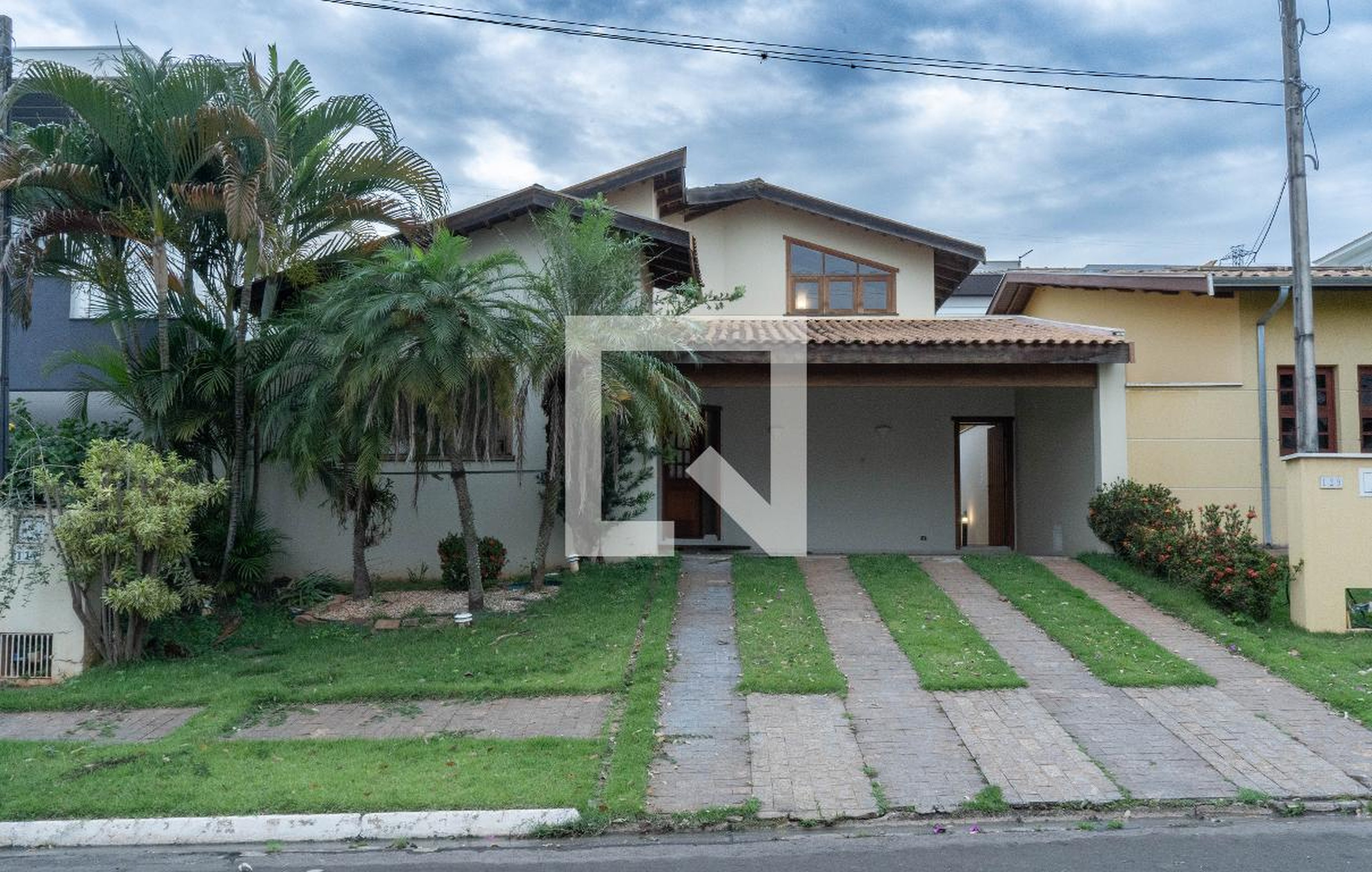 Fachada Condomínio em Rua Luiz José Mesquita, 117